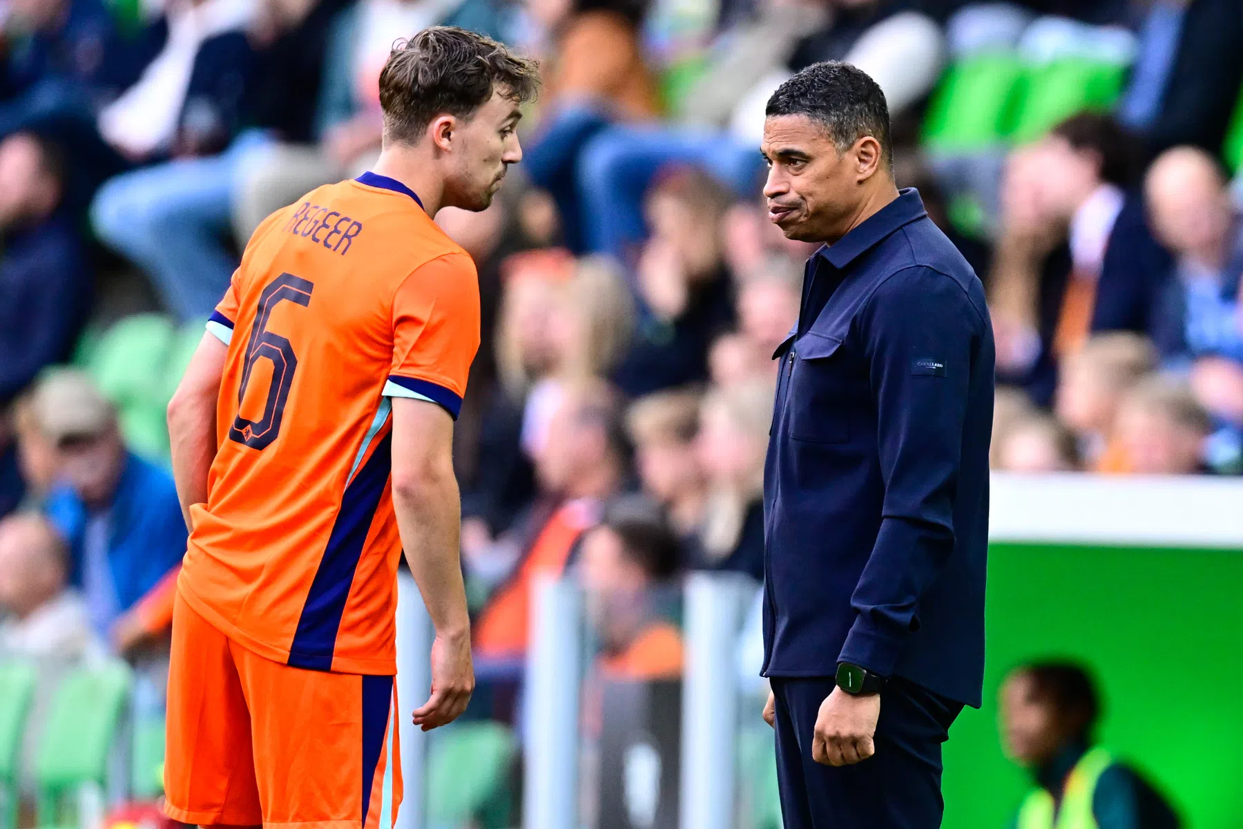 Reiziger legt vinger op de zere plek bij 'laconiek' Jong Oranje