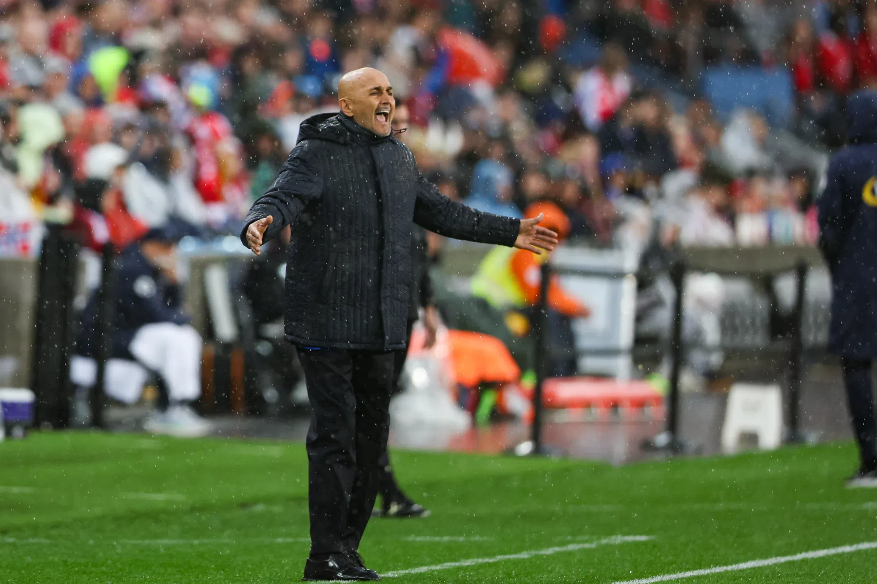 Italiaanse media roepen om ontslag: 'Met Spalletti op rand van de afgrond'