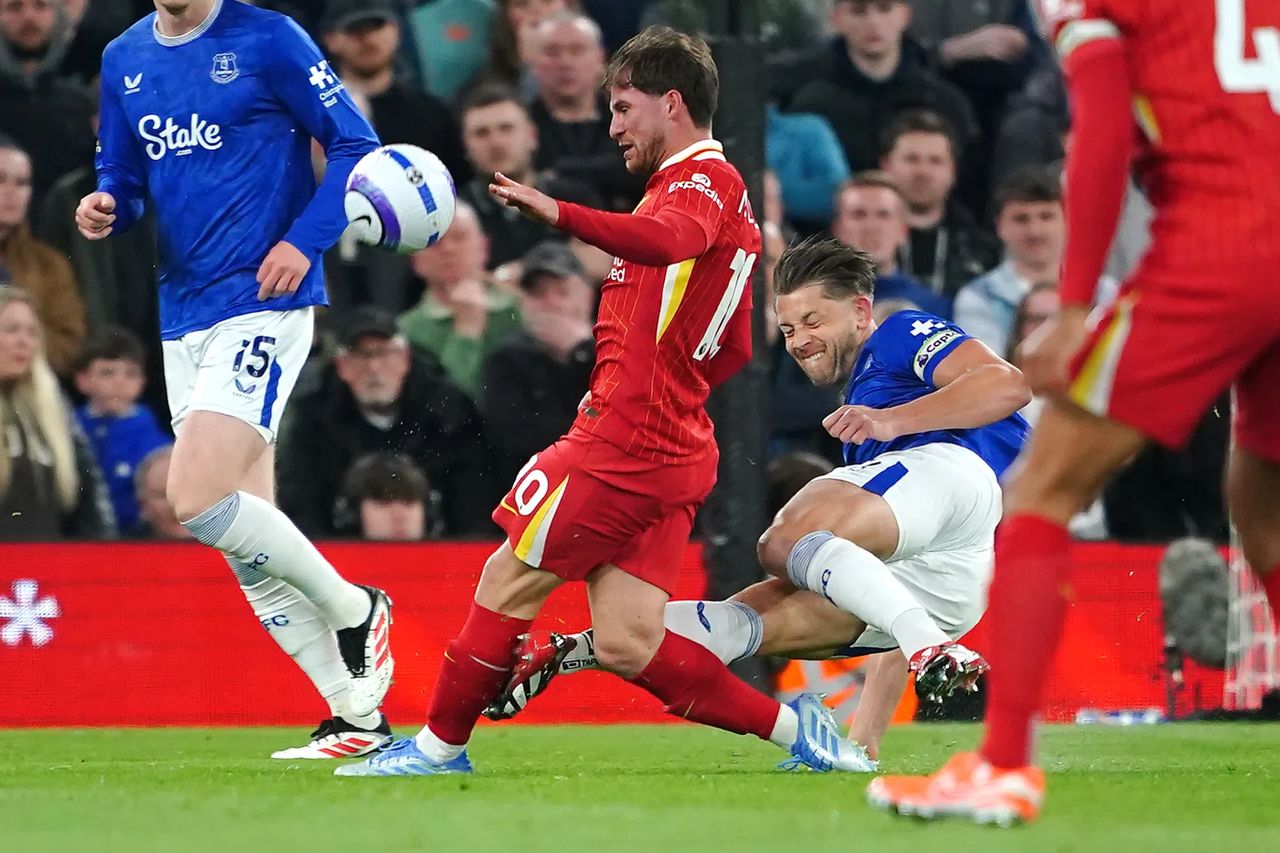 Mac Allister blikt terug op horrortackle: 'Wonder dat ik mijn been niet brak'