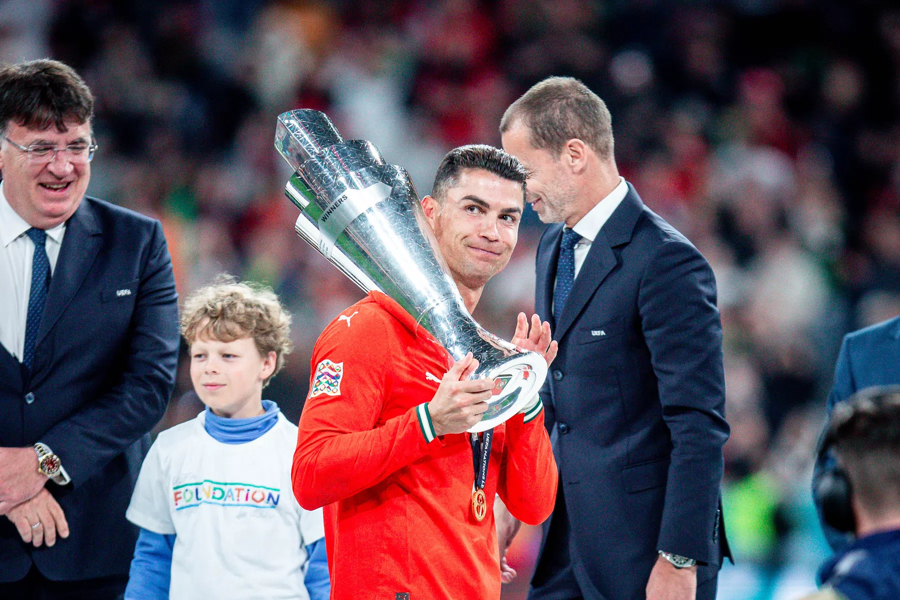 Geëmotioneerde Ronaldo: 'Ik zou een been breken voor Portugal'