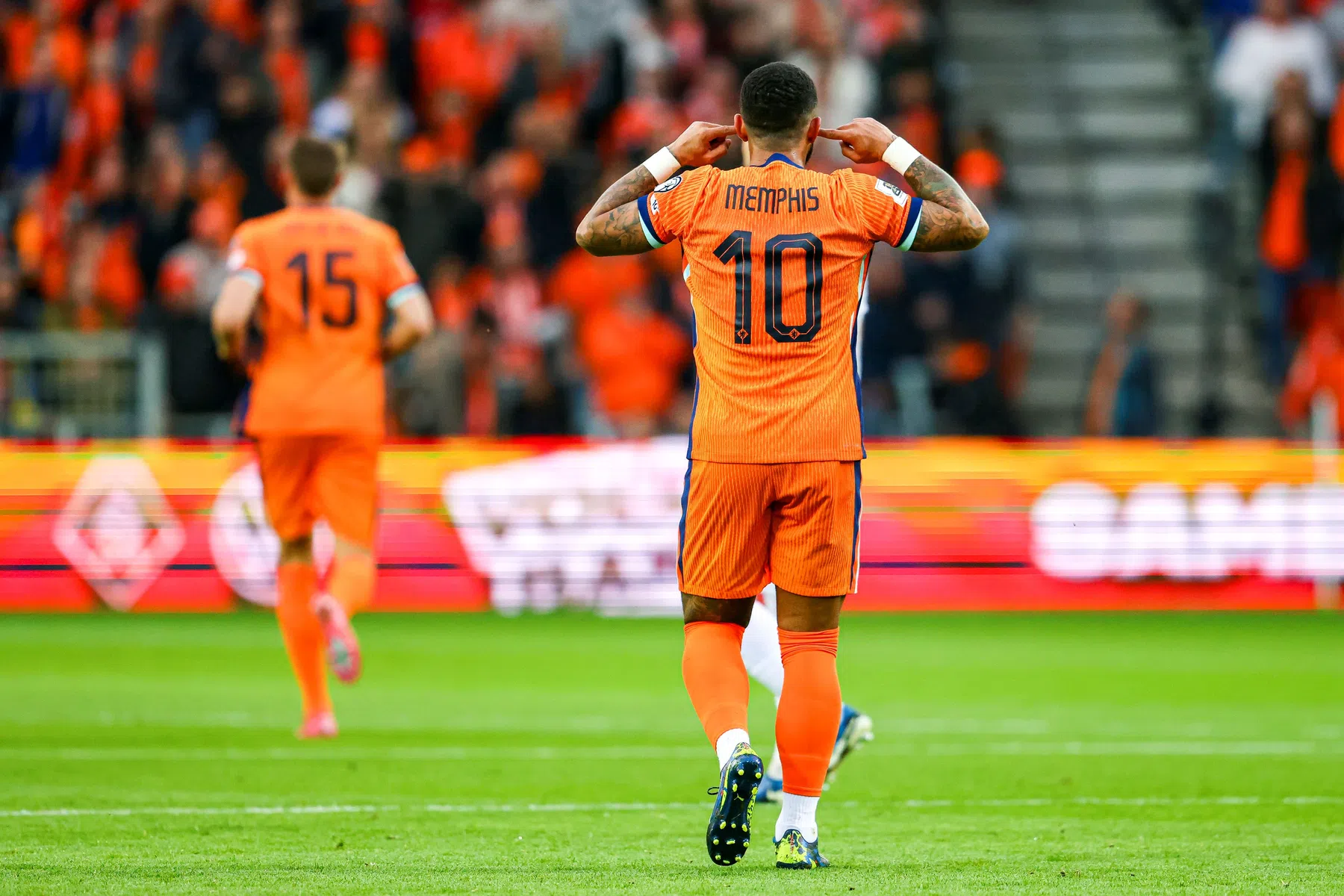 Memphis naast Van Persie: meer penalty's, meer goals tegen grote landen