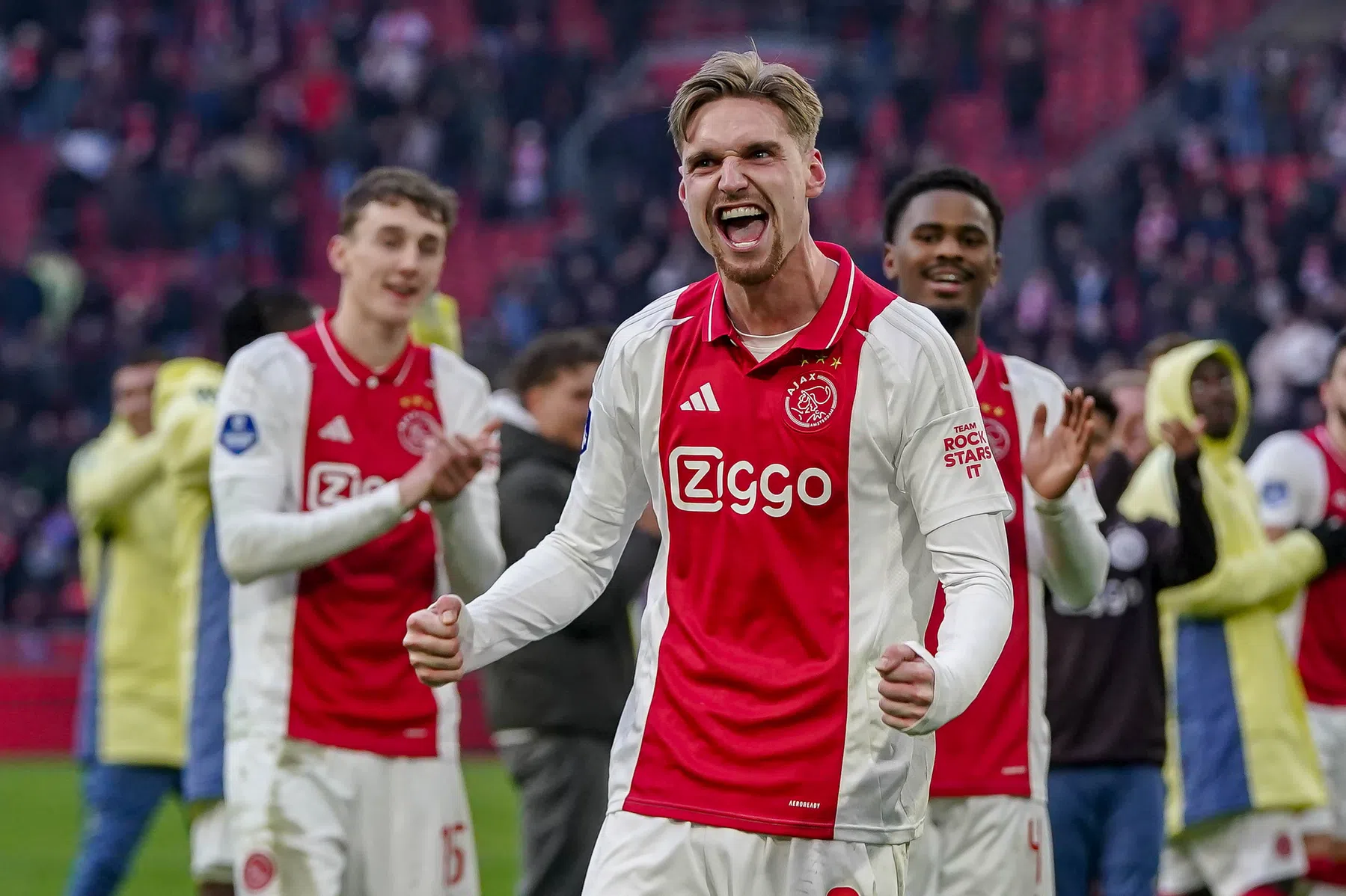 Ajacied van het Jaar Taylor deelt zijn afwegingen over de toekomst