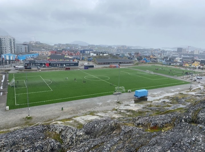 Het Nuuk Stadium, de thuishaven van de nationale ploeg