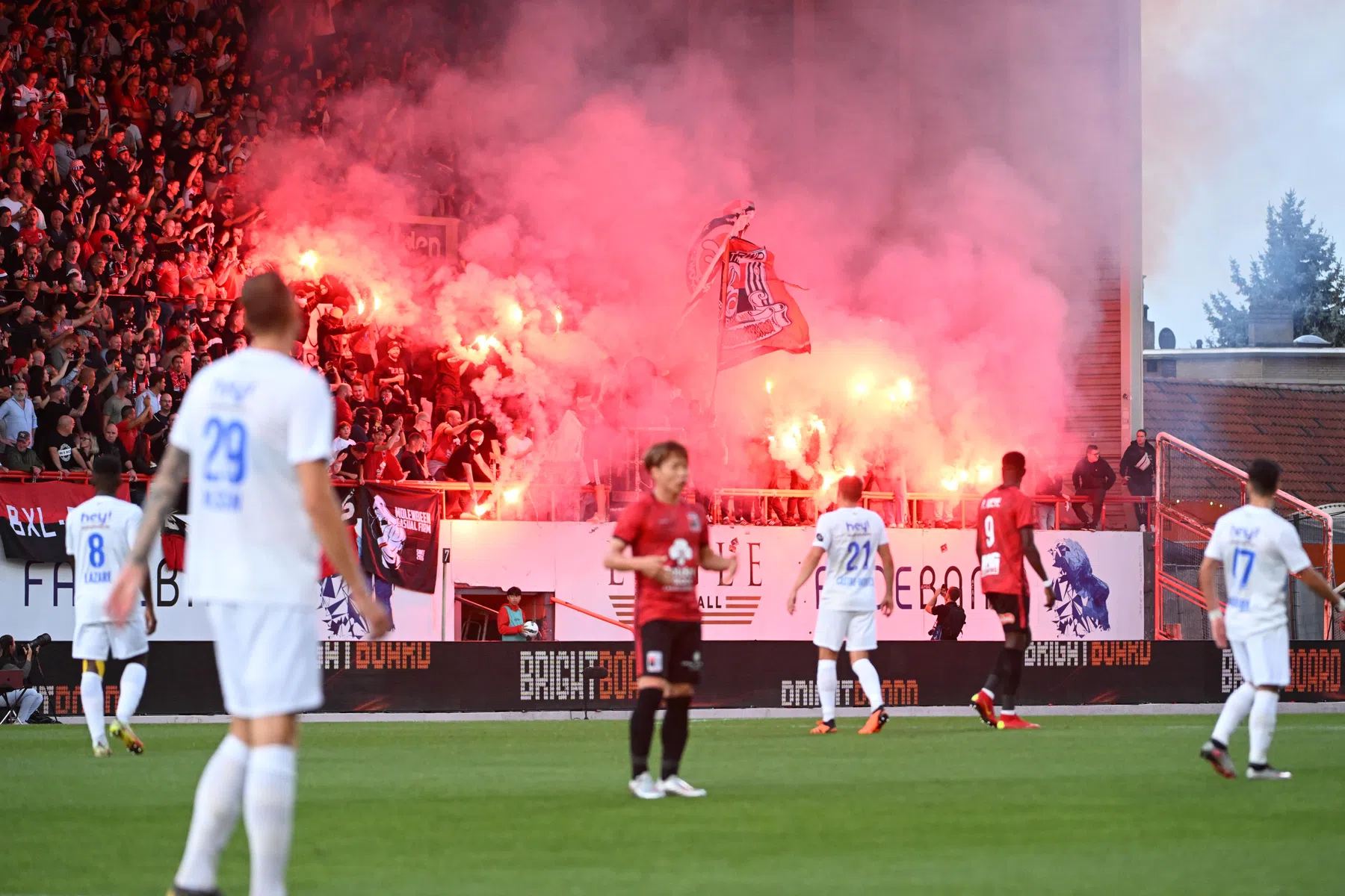 Gemeente dreigt Daring Brussels uit stadion te zetten na naamsverandering