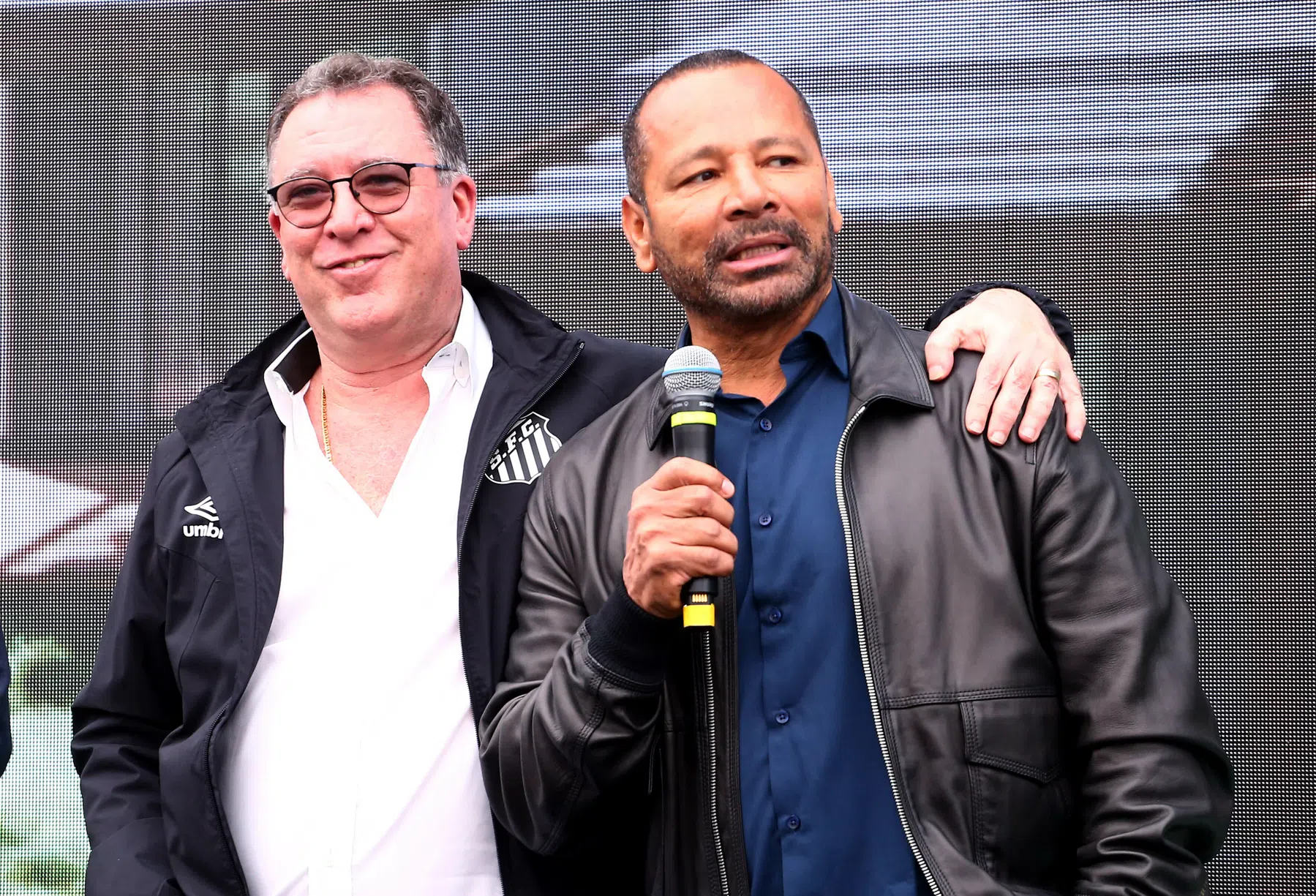 Vader Neymar stuurt aan op langer verblijf bij Santos: 'Hij is hier gelukkig' 