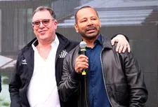 Thumbnail for article: Vader Neymar stuurt aan op langer verblijf bij Santos: 'Hij is hier gelukkig'