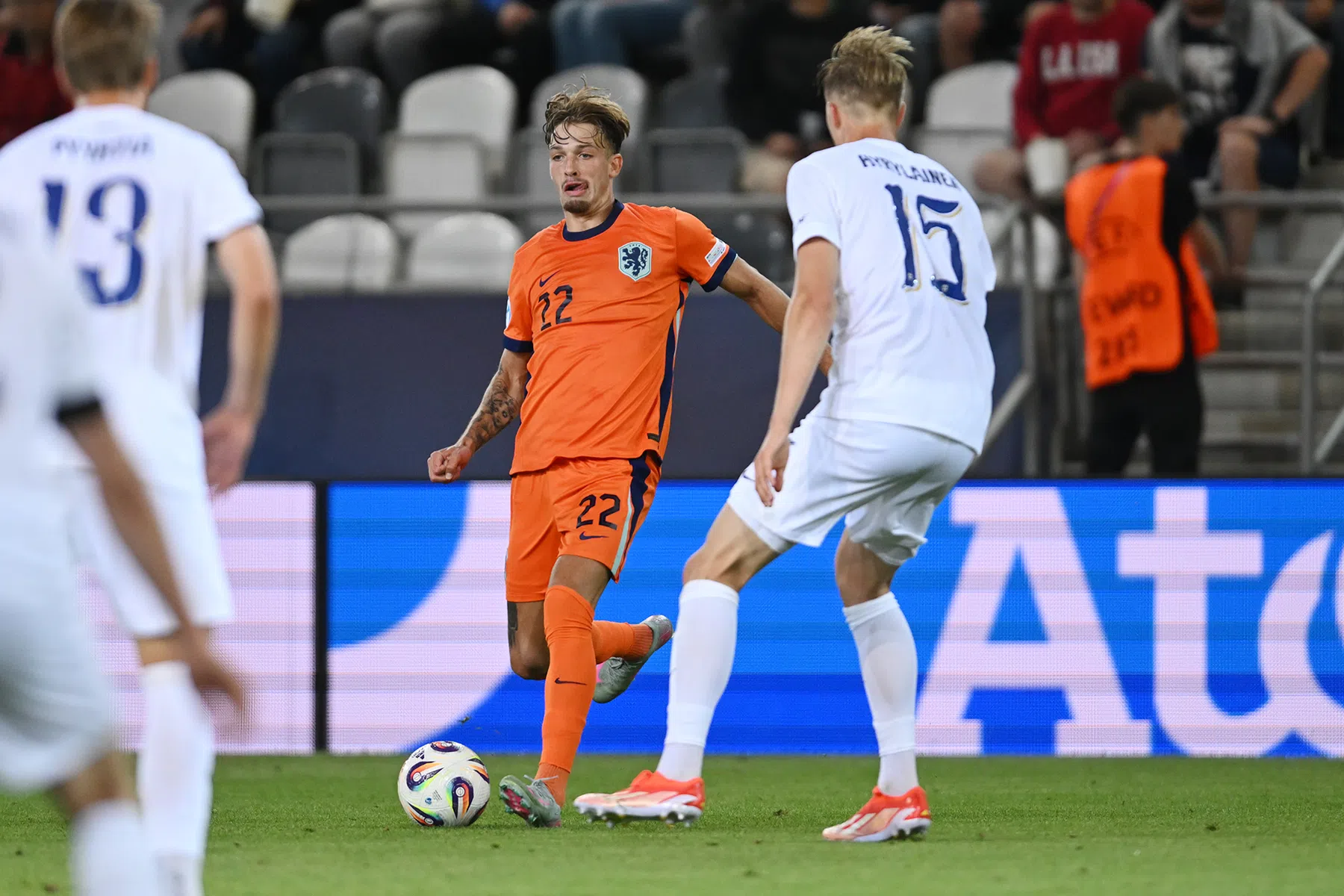 Janssen kraakt Reiziger, Drenthe geniet: 'Valente, Valente, Valente!'
