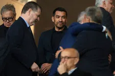 Thumbnail for article: Van Bronckhorst wordt bij Liverpool nieuwe assistent-coach van Slot