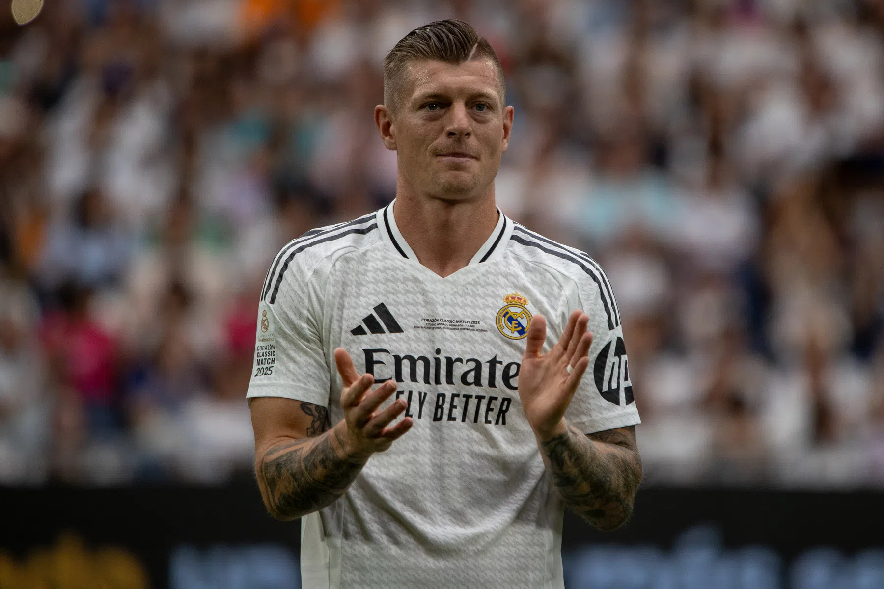 Kroos vermaakt zich over laatkomers: 'Bij Real was Flick uitgelachen!'