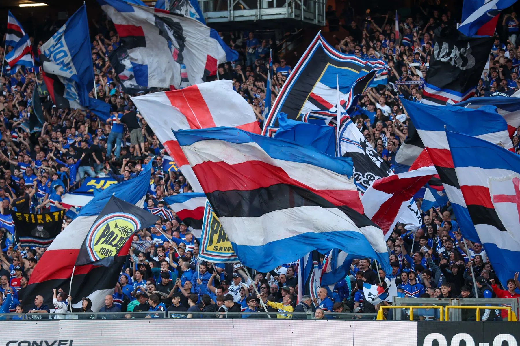 Genoa-fans proberen laatste redding voor rivaal Sampdoria te saboteren met stunt