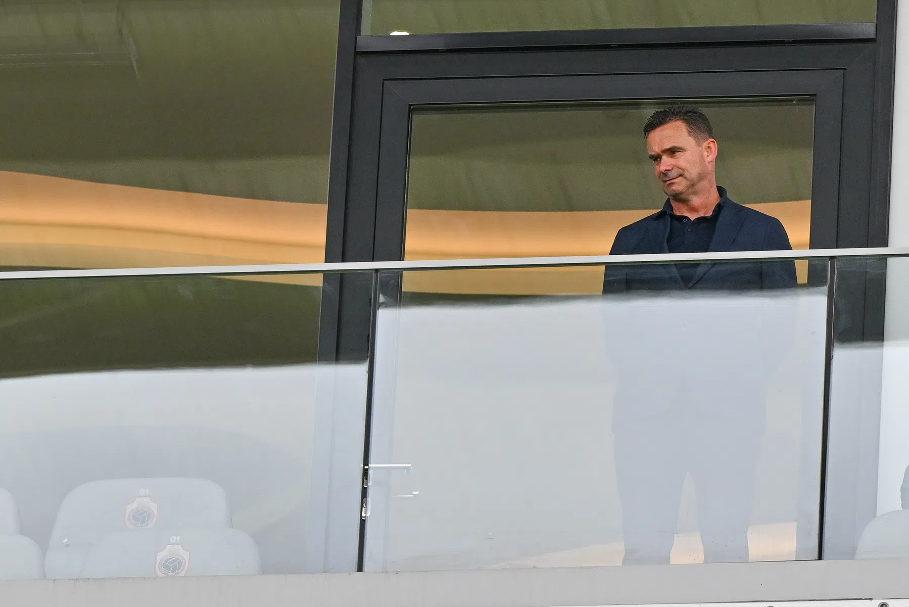 Overmars grijpt opnieuw mis bij potentiële hoofdtrainer 