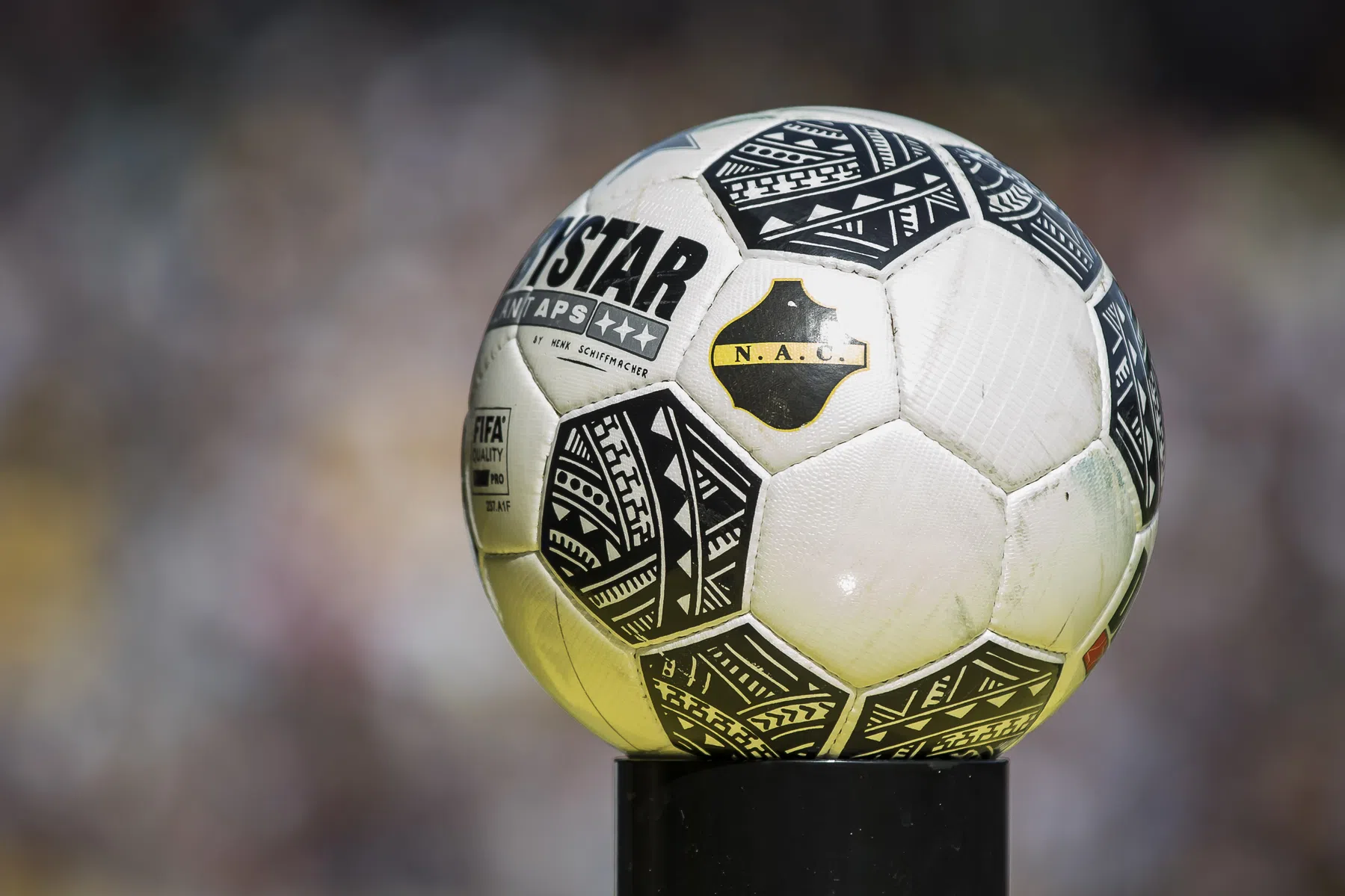 NAC treedt onder aangepaste voorwaarden toe tot Eredivisie