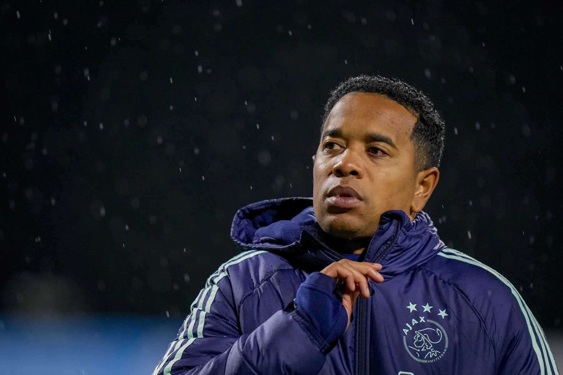 Ajax praat met Emanuelson over rol in staf Heitinga
