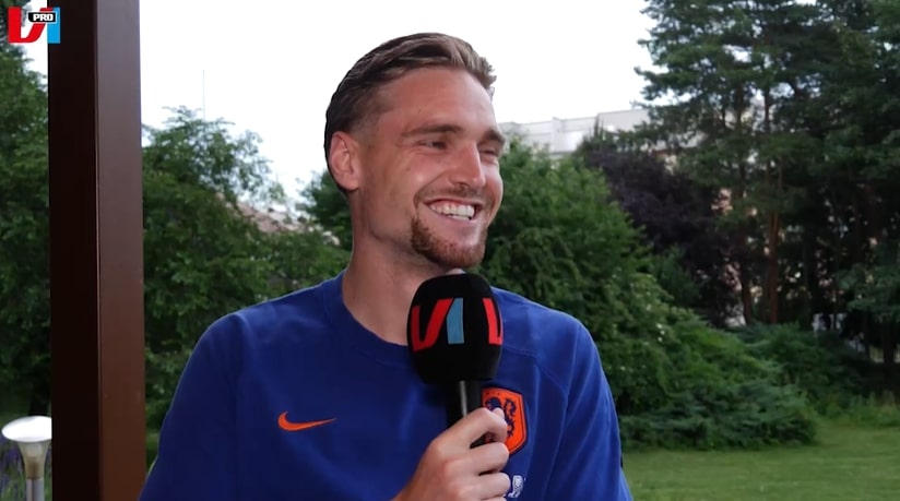 Ajax-speler Taylor moet lachen als het over zijn toekomst gaat