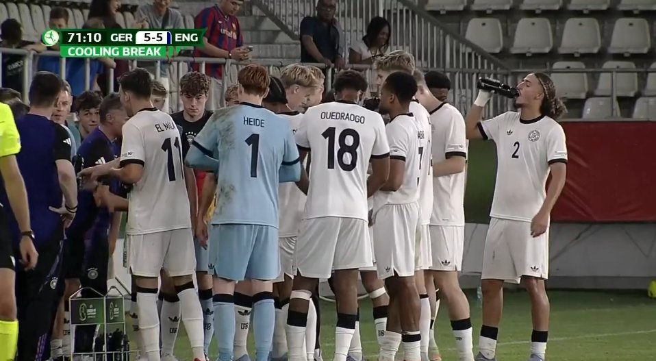 Duitsland Onder-19 geeft voorsprong van vier doelpunten (!) uit handen