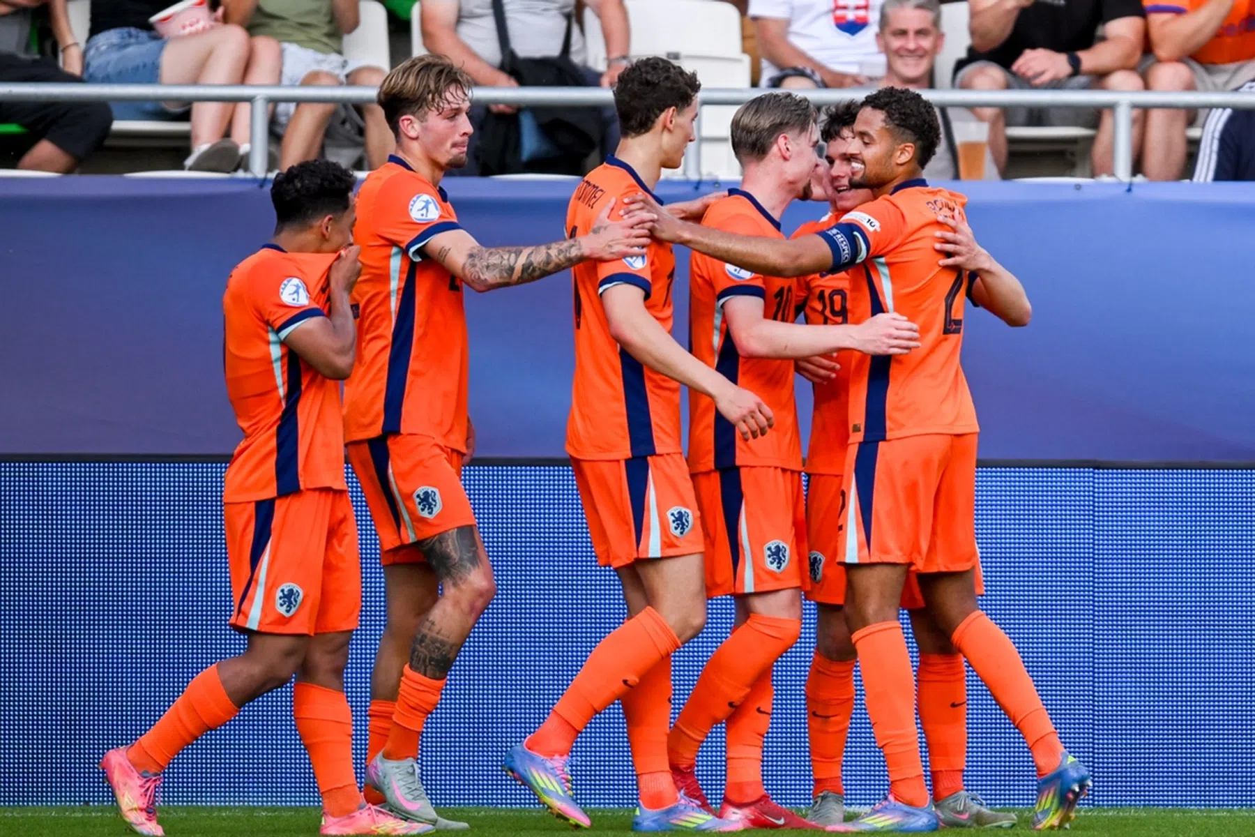 Jong Oranje na winst op Oekraïne alsnog door naar volgende ronde EK