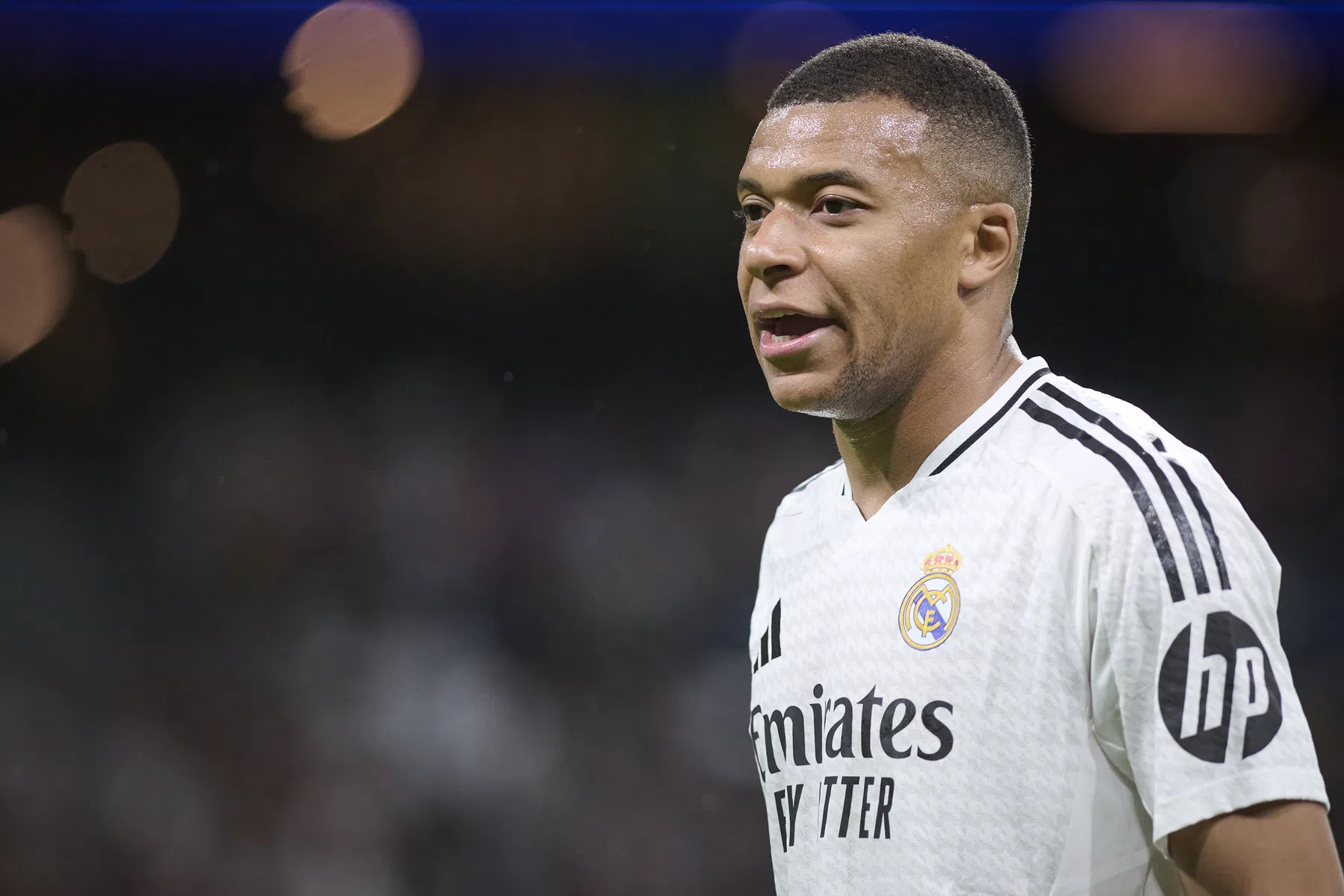 Mbappé ligt in het ziekenhuis met acute buikgriep 