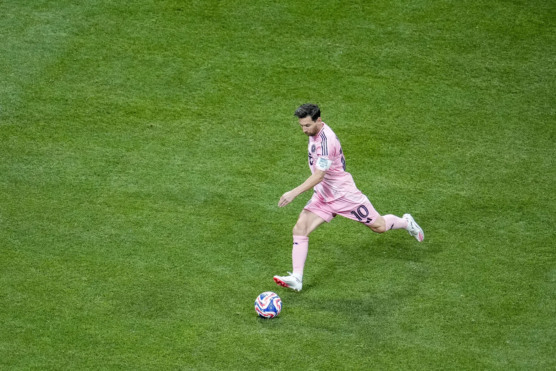 Iconische vijftigste Inter Miami-goal Messi genoeg voor zege op FC Porto