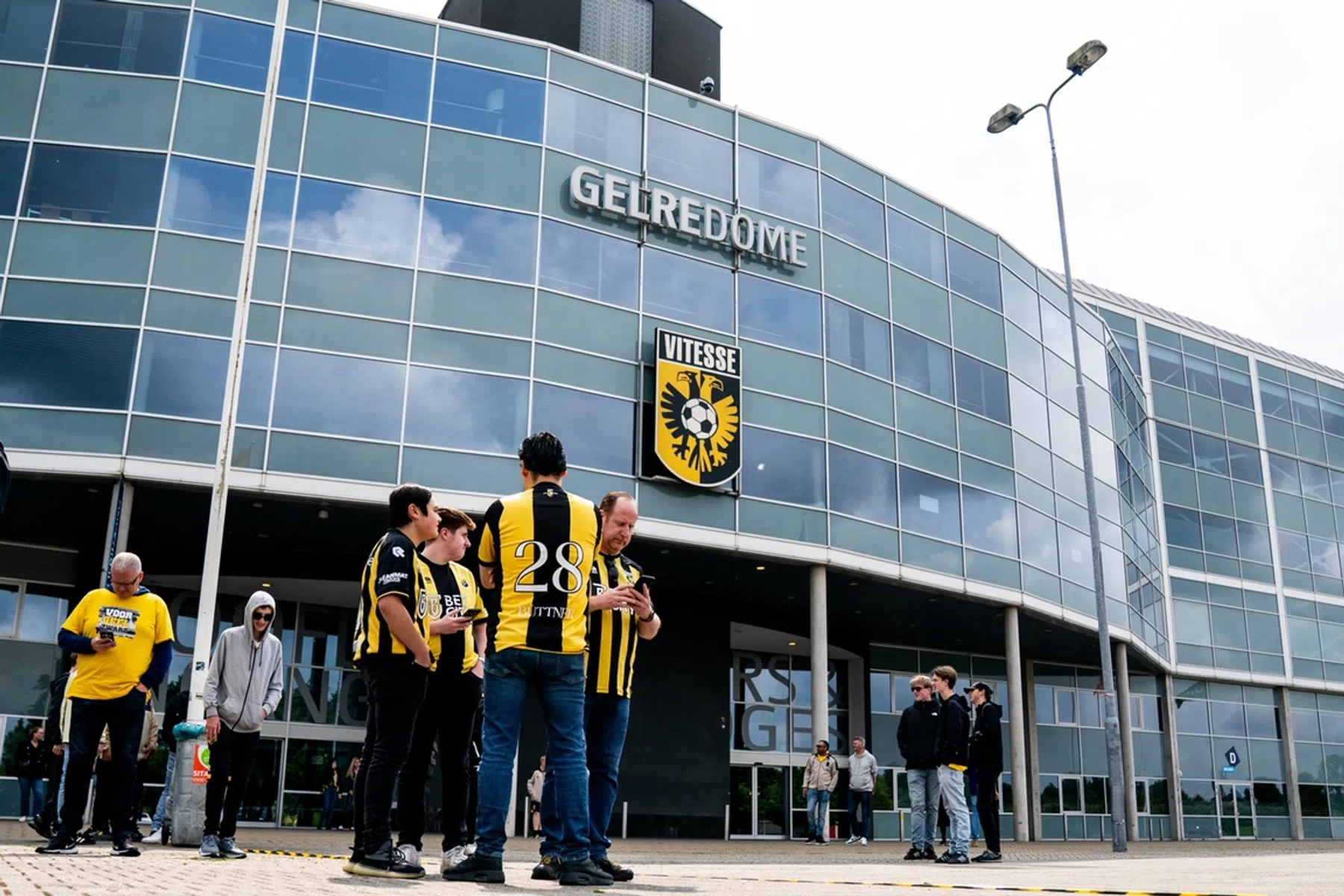 Sterkhouders Vitesse nemen eerste aandelen over