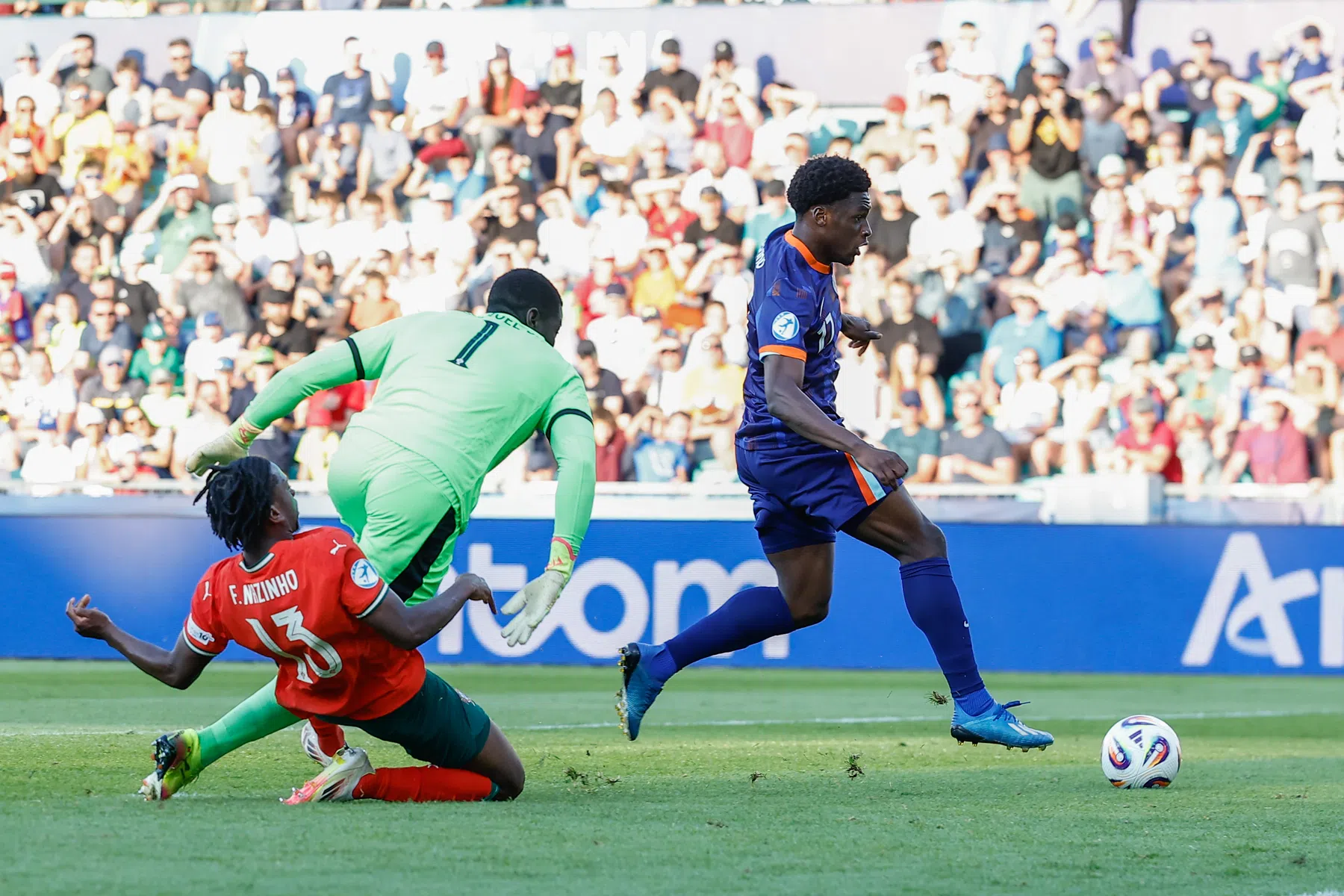 Tiental Jong Oranje dankzij gouden wissel Poku naar halve finale op EK