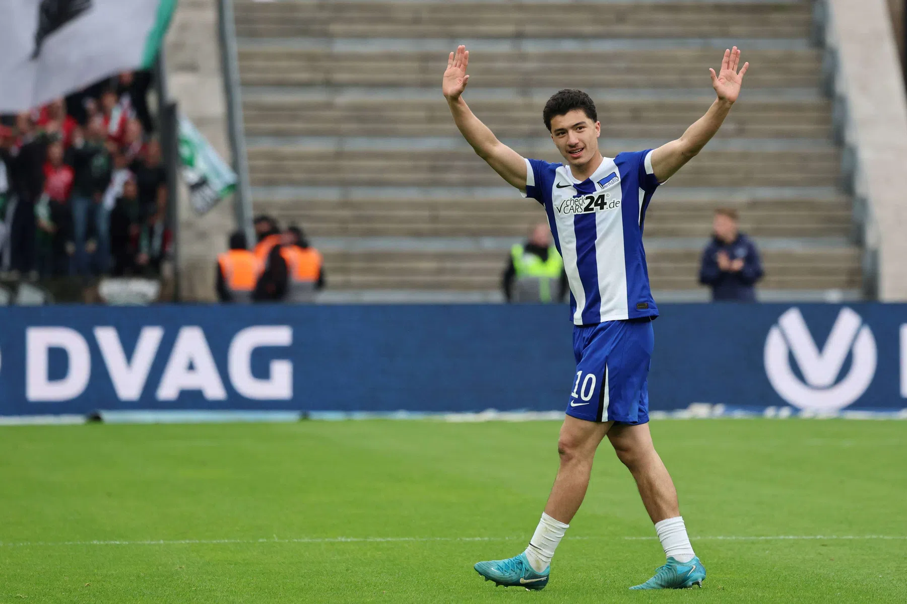 Het Algerijnse talent waar Ten Hag aan mag gaan kneden