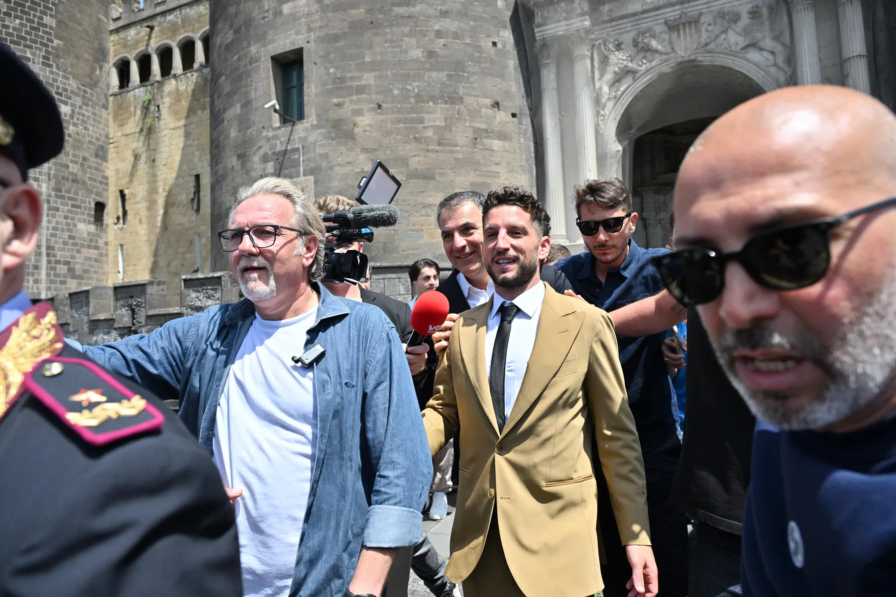 Mertens lijkt en passant einde carrière aan te kondigen