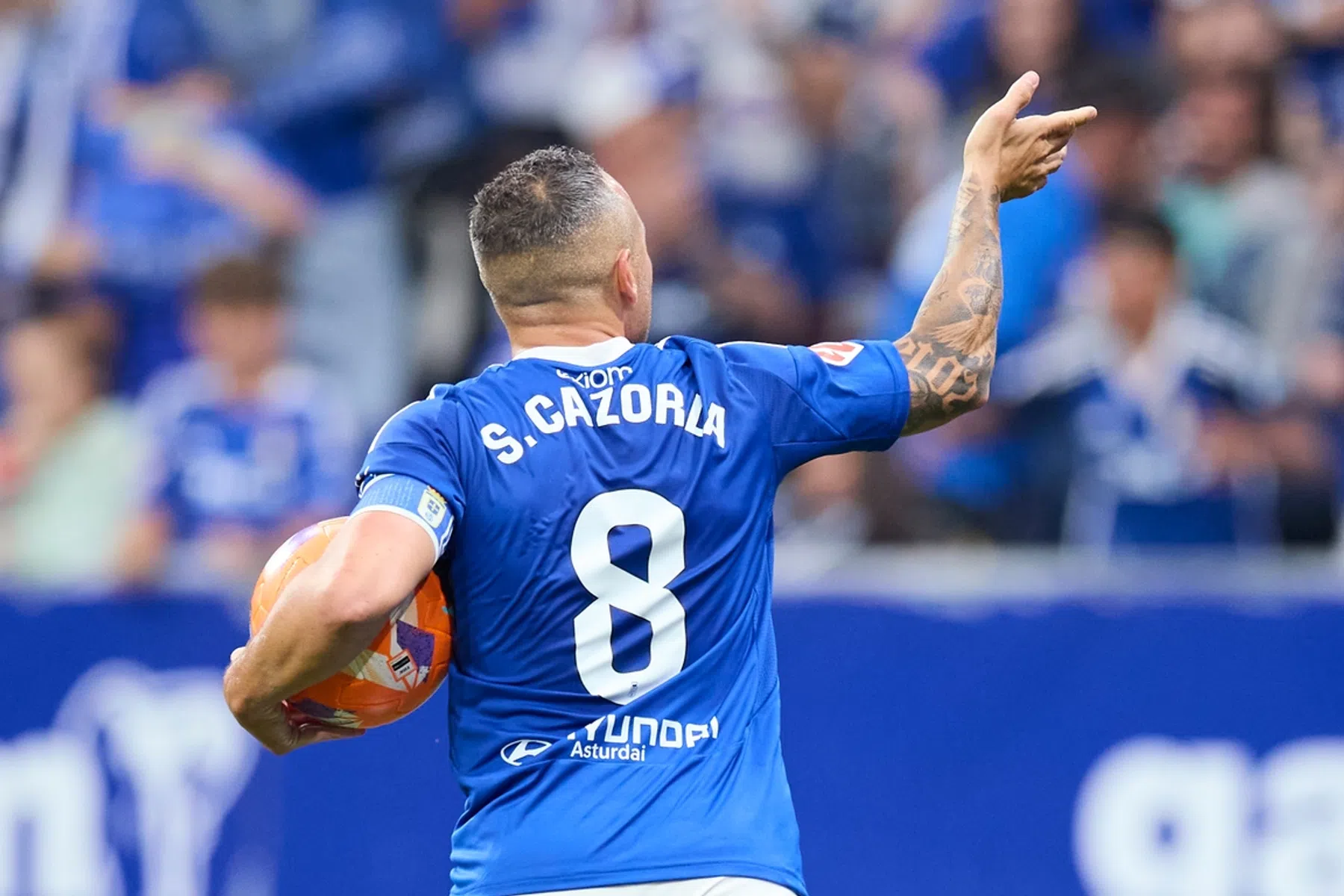 Nieuw contract en fraai eerbetoon in de maak voor Oviedo-held Cazorla (40)