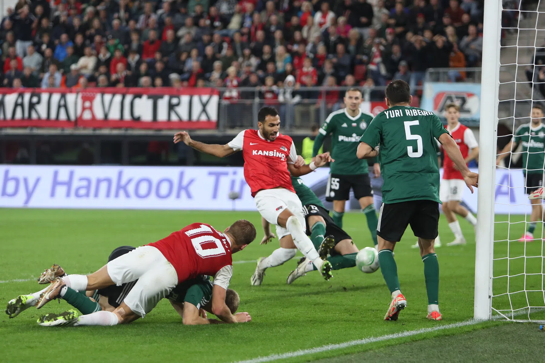 Juridisch gelijk voor AZ na wanordelijkheden rond Europees duel