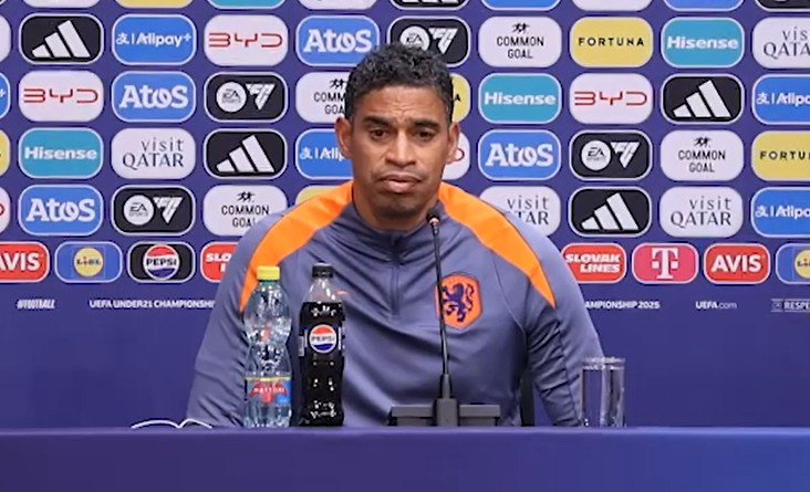 Ongelukkige momenten Regeer bij Jong Oranje: hoeveel krediet heeft hij nog?