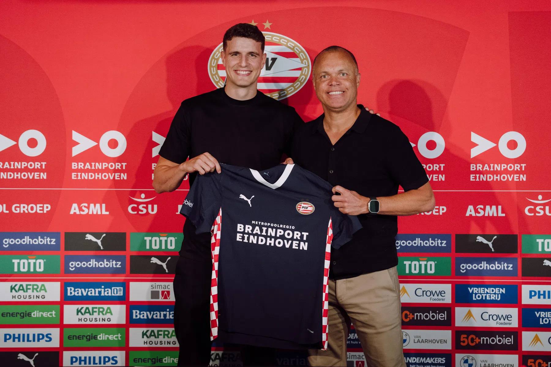 Til verlengt bij PSV: 'Als je zo'n speler hebt, wil je die niet meer kwijt'