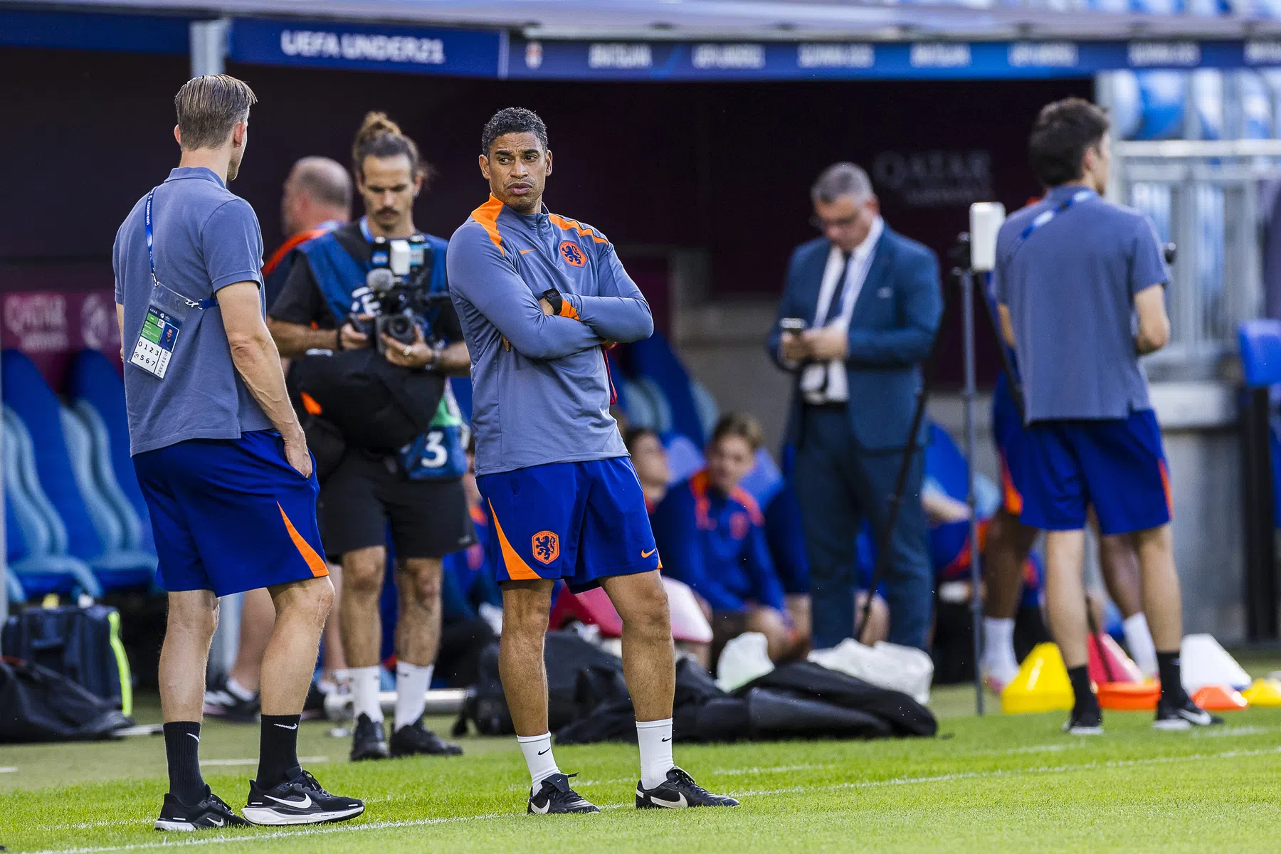 Opstelling Jong Oranje: zo vangt Reiziger geschorst drietal op