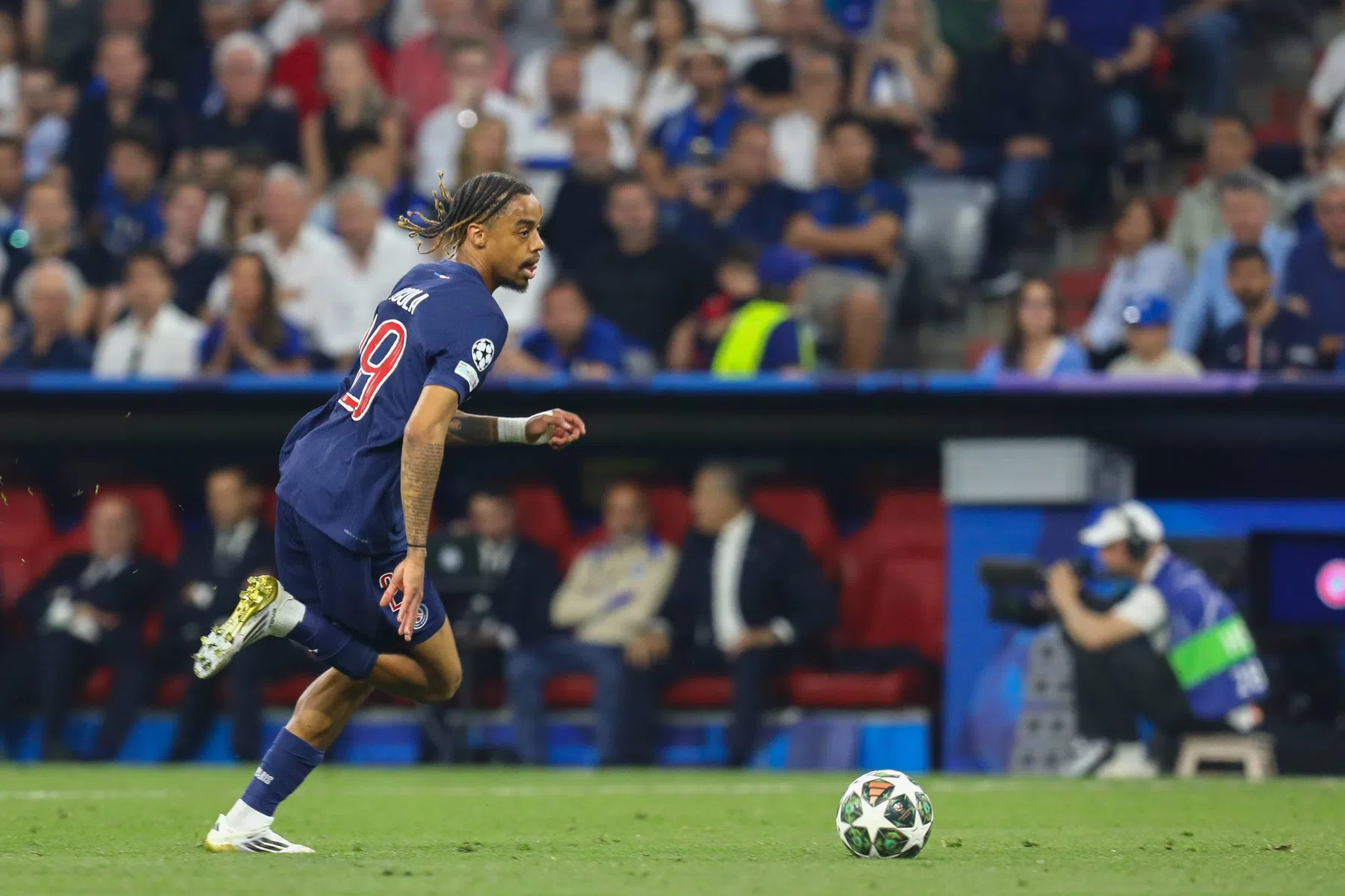 'PSG helpt geplaagd Lyon en hoest volledig Barcola-bedrag al op'