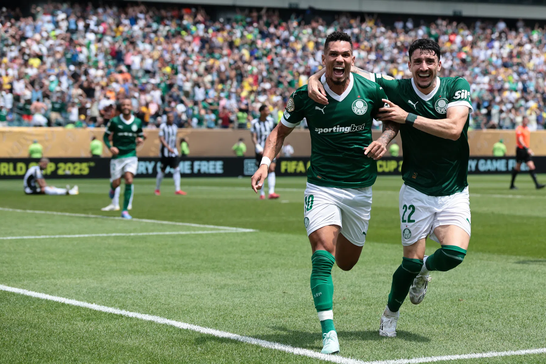 Palmeiras wint Braziliaans onderonsje na verlenging en is kwartfinalist op WK 