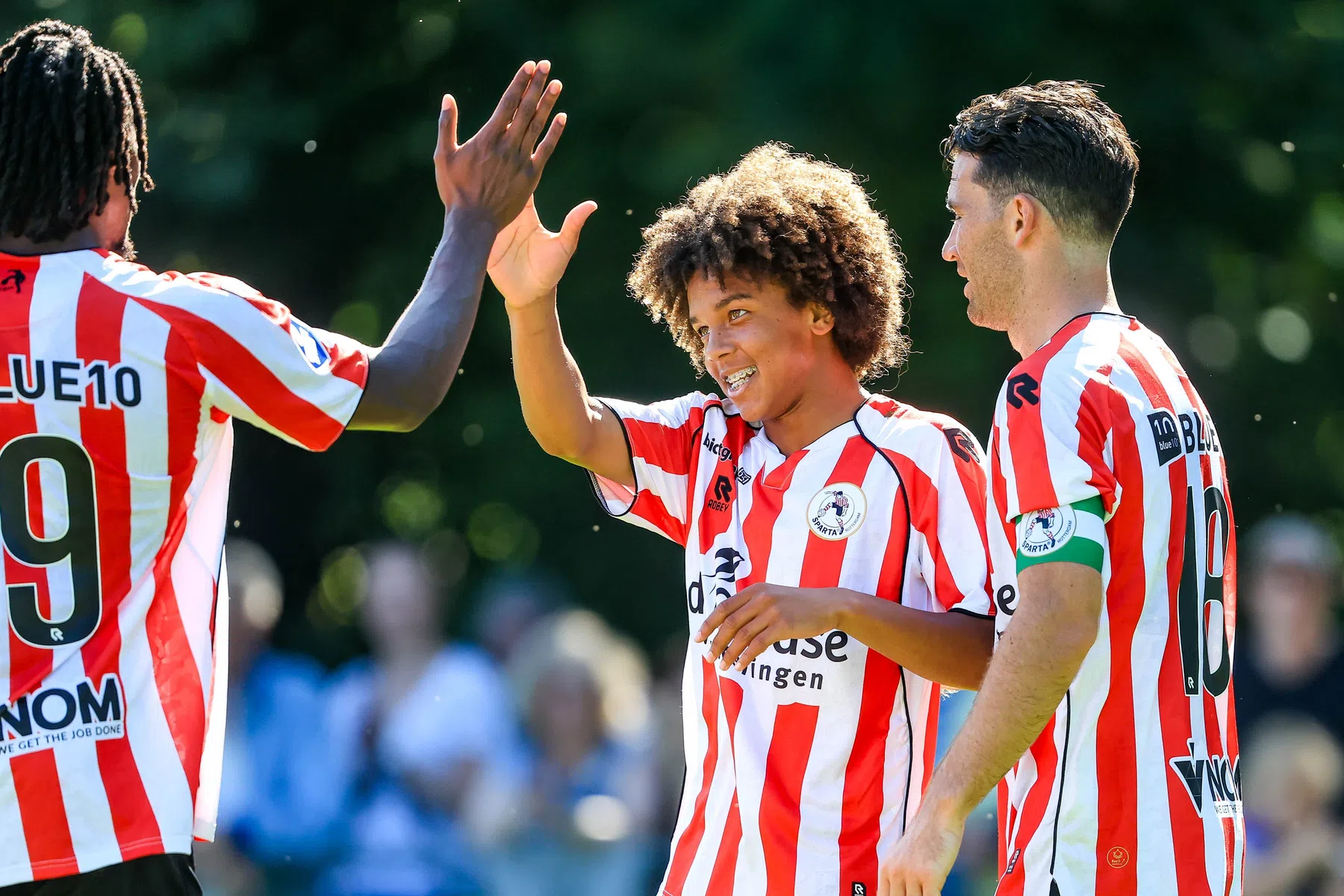 Vijftienjarige Wijks debuteert met doelpunt in eerste oefenduel Sparta