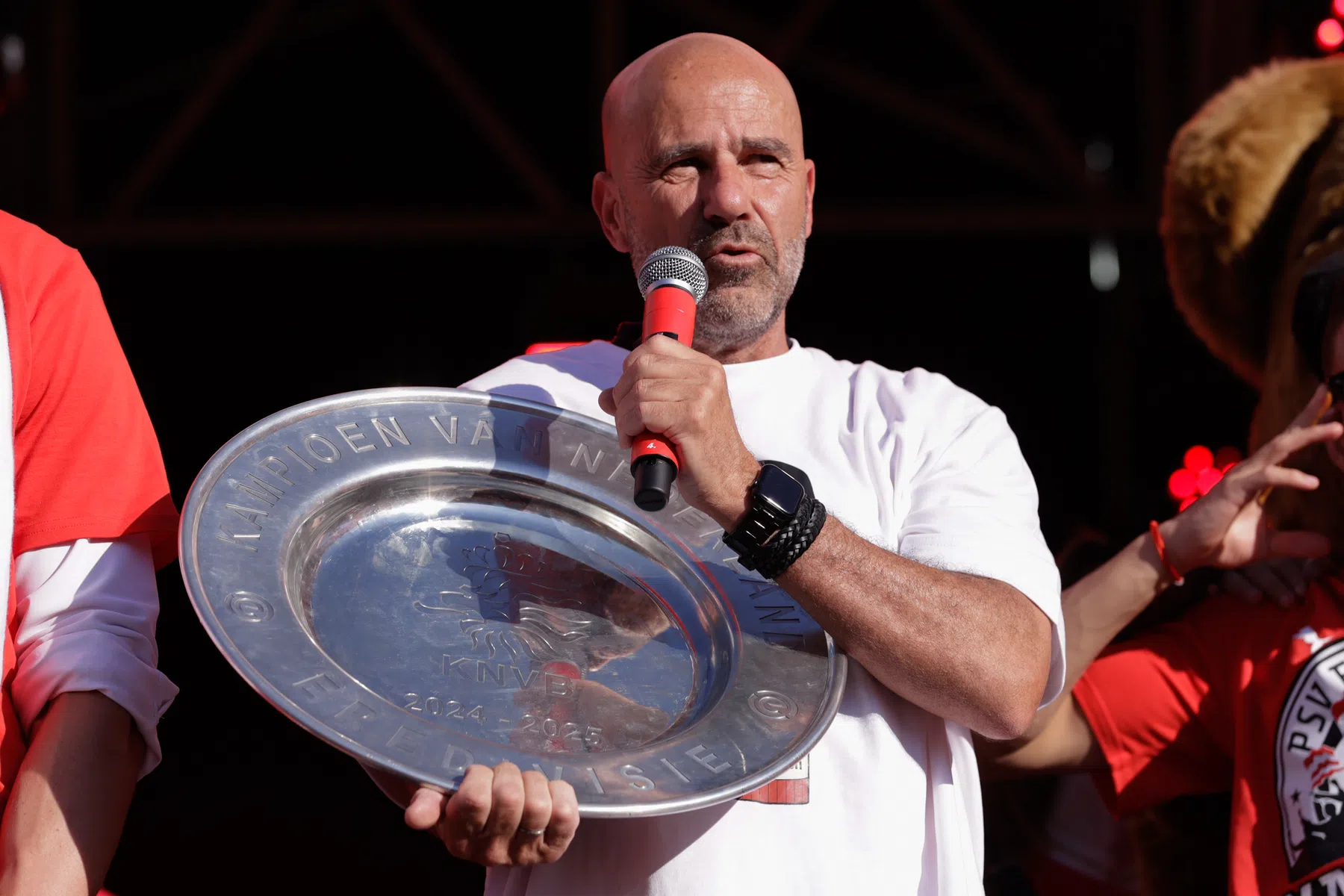 Bosz laat Simonis, Farioli en Jans achter zich bij Rinus Michels Award