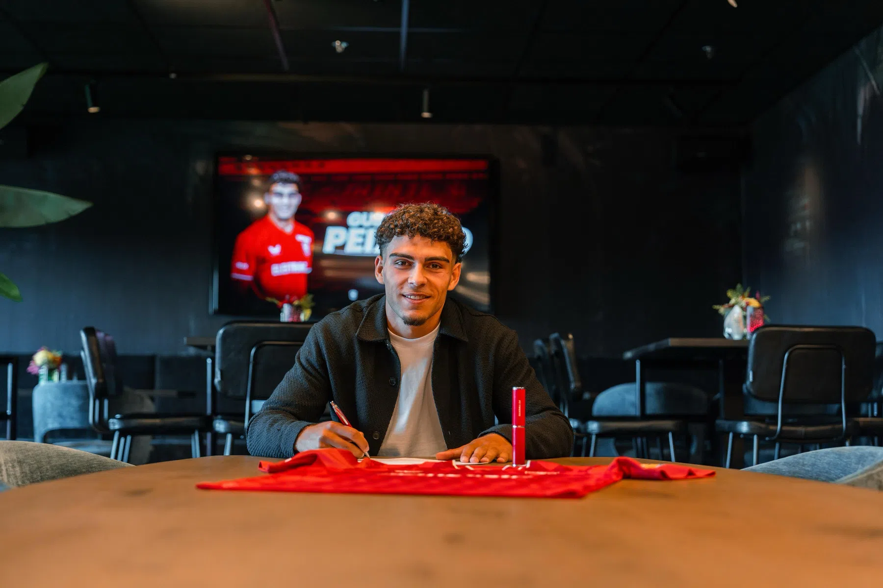FC Twente versterkt zich met Peixoto (19)