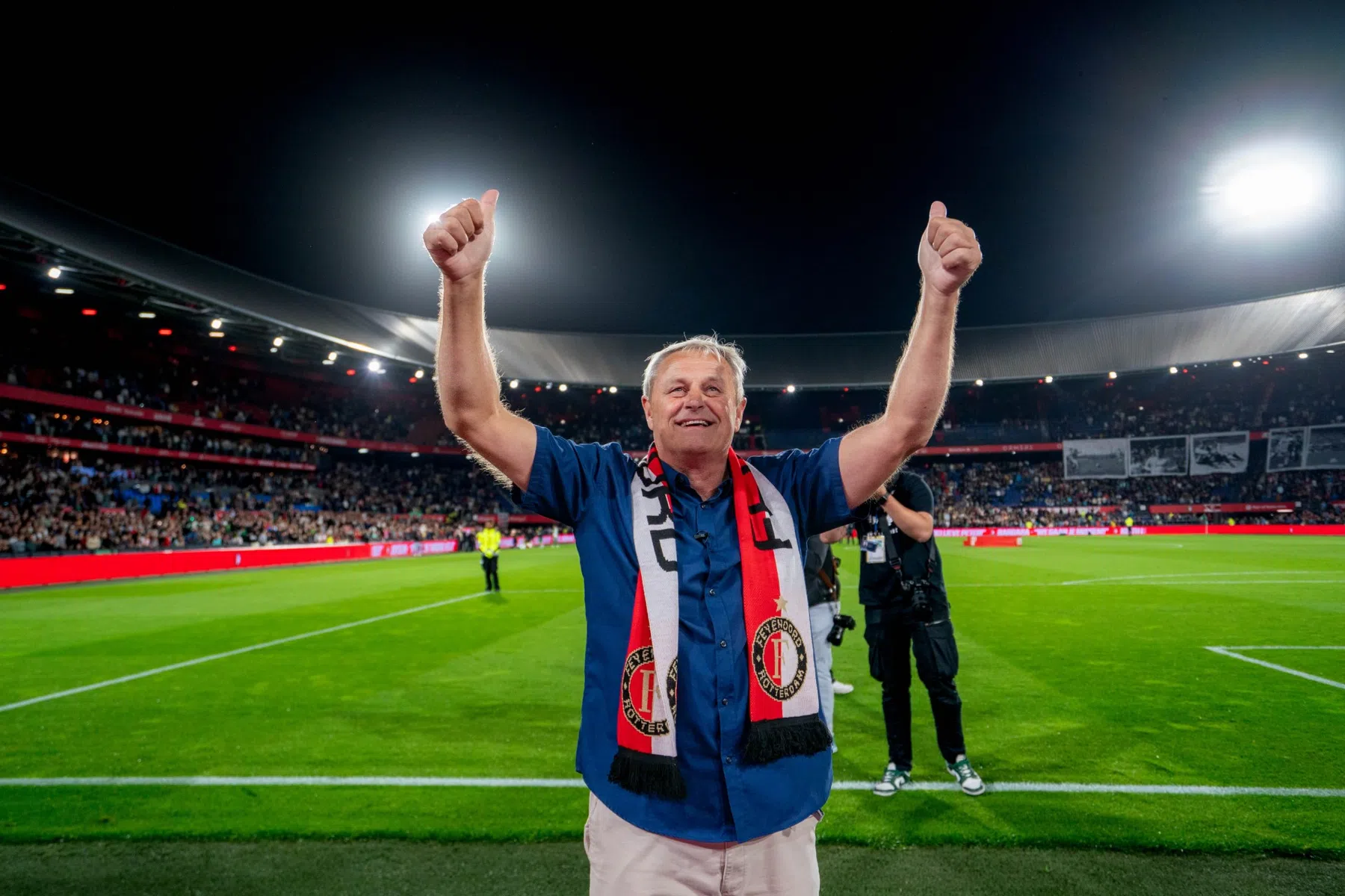 Feyenoord vindt opvolger Houtman en heeft nieuwe 'stem van De Kuip'