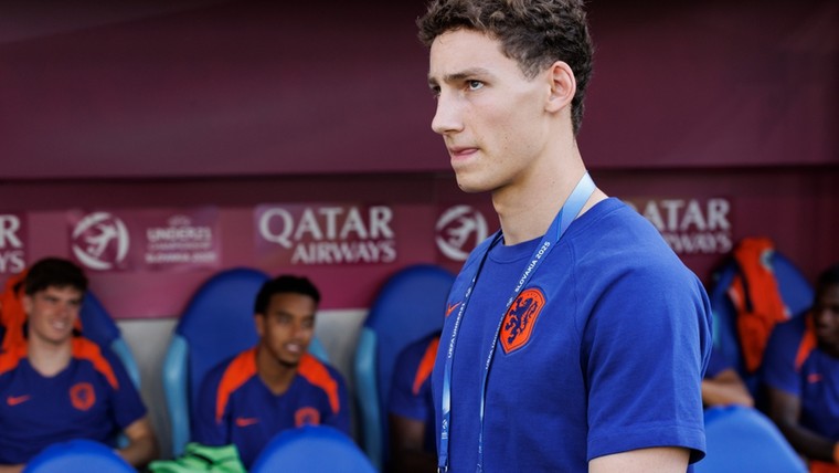 PSV meldt zich bij AZ voor Van Bommel