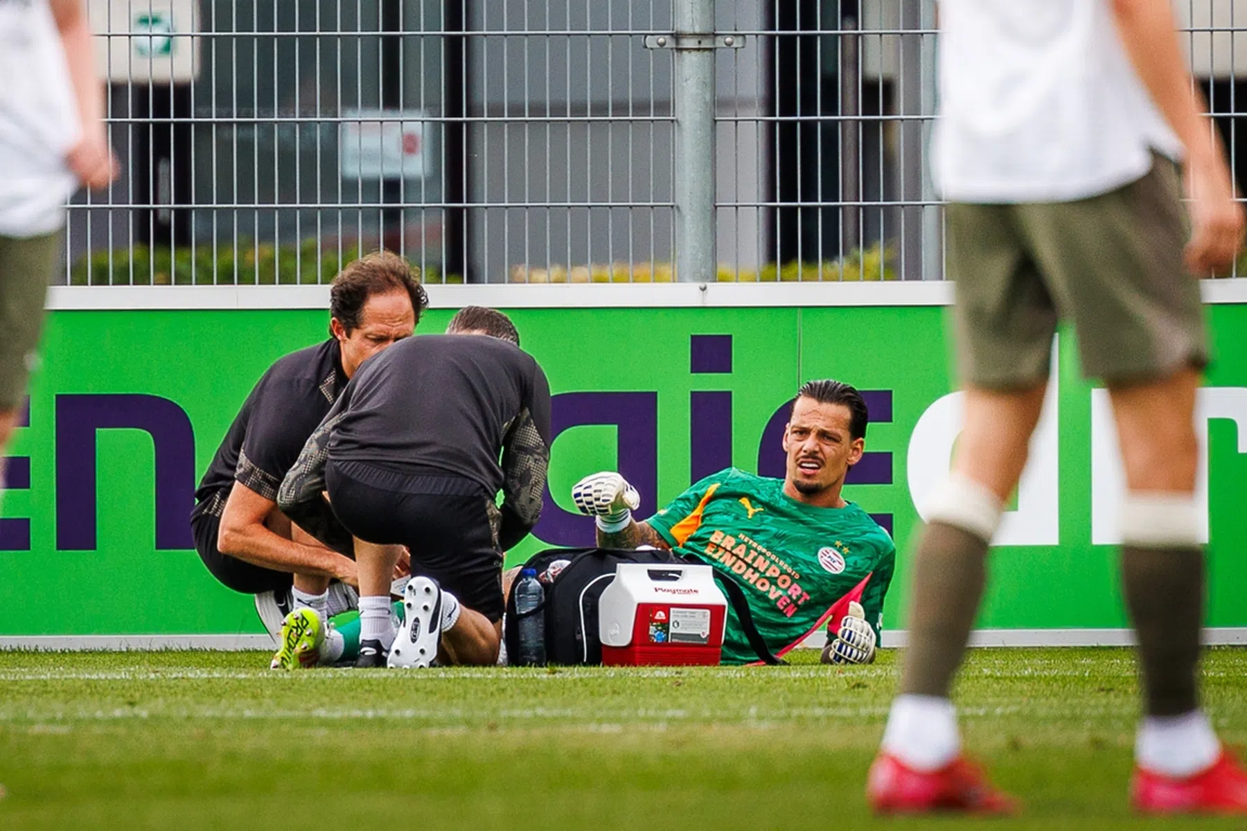 Domper voor PSV: Olij raakt geblesseerd tijdens officieus debuut