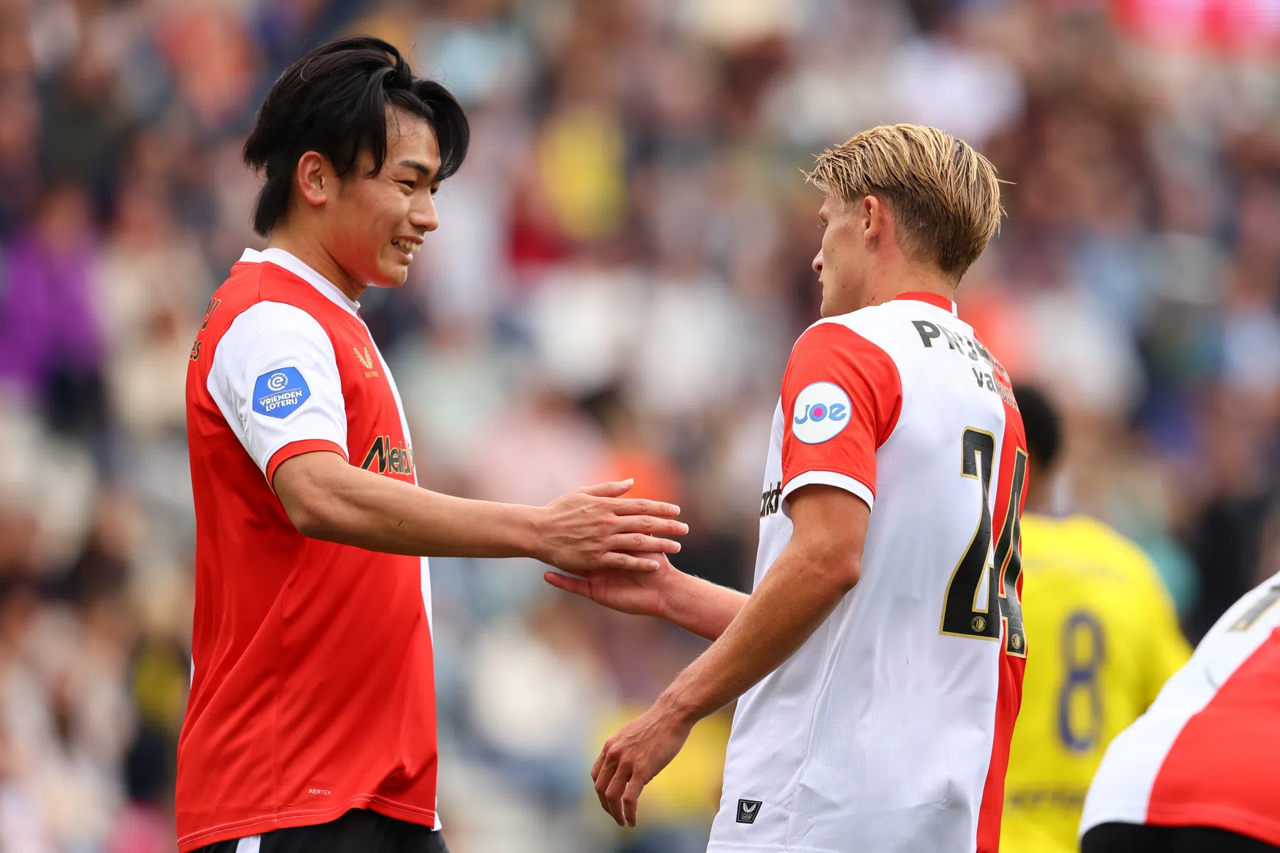 Steijn maakt zijn eerste op makkelijke middag Feyenoord in feestduel Cambuur