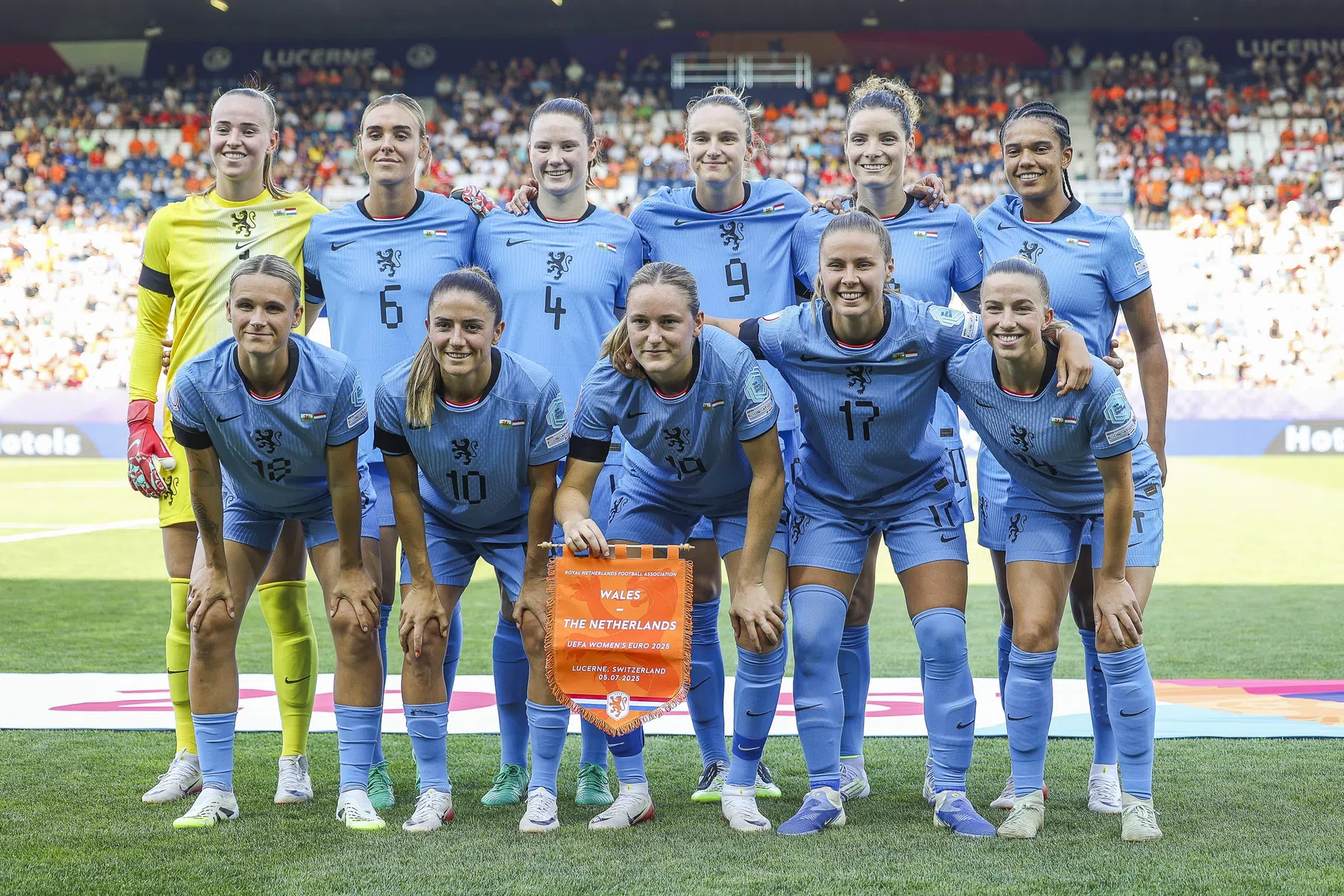 Oranje Leeuwinnen op rapport: Roord uitblinker in jubileumduel Miedema
