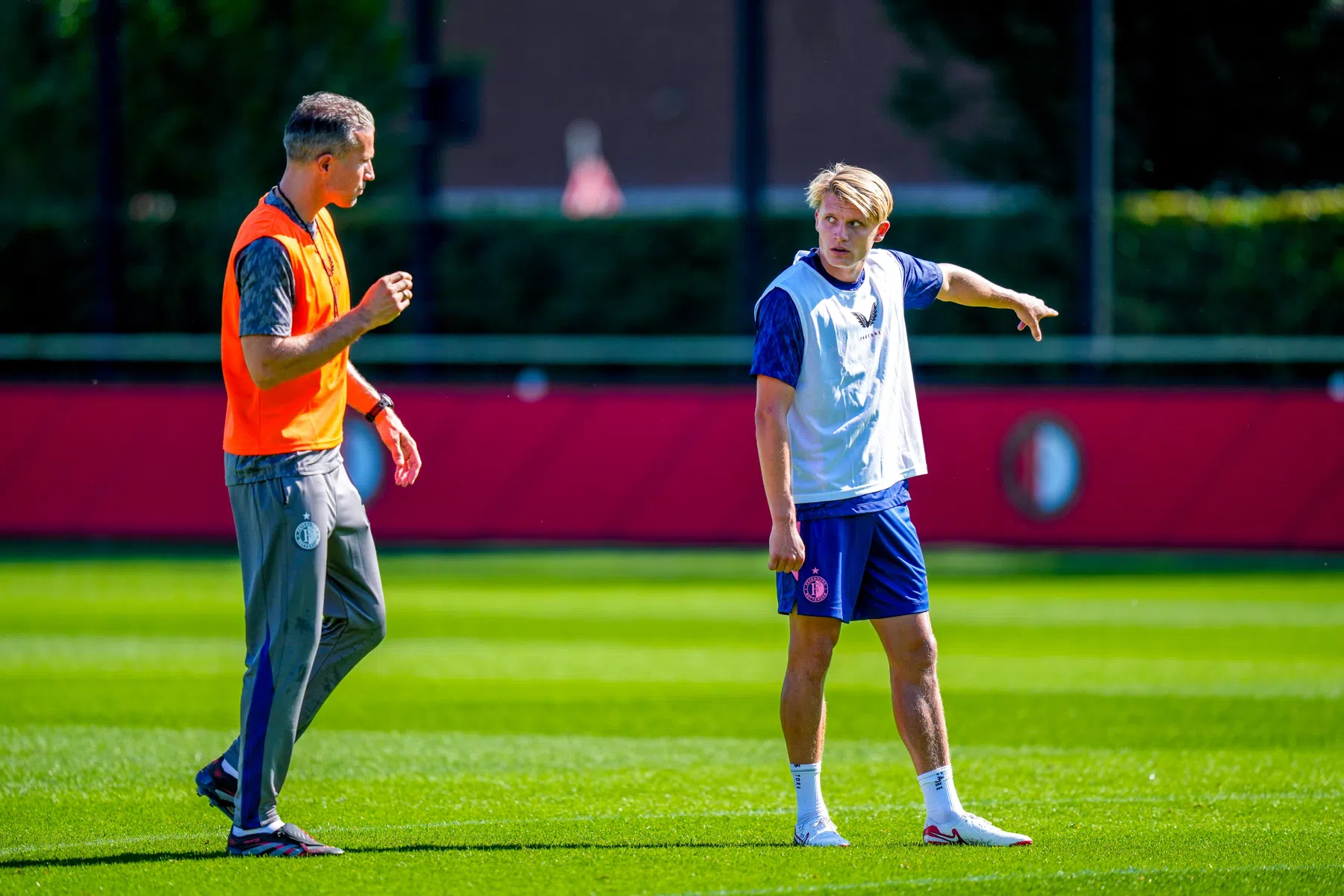 Sem Steijn krijgt direct basisplaats van Van Persie in eerste oefenwedstrijd