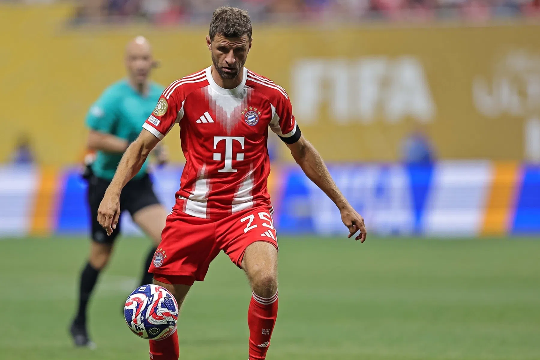 Müller na 25 jaar geen Bayern-speler meer: 'De komende dagen kijken'