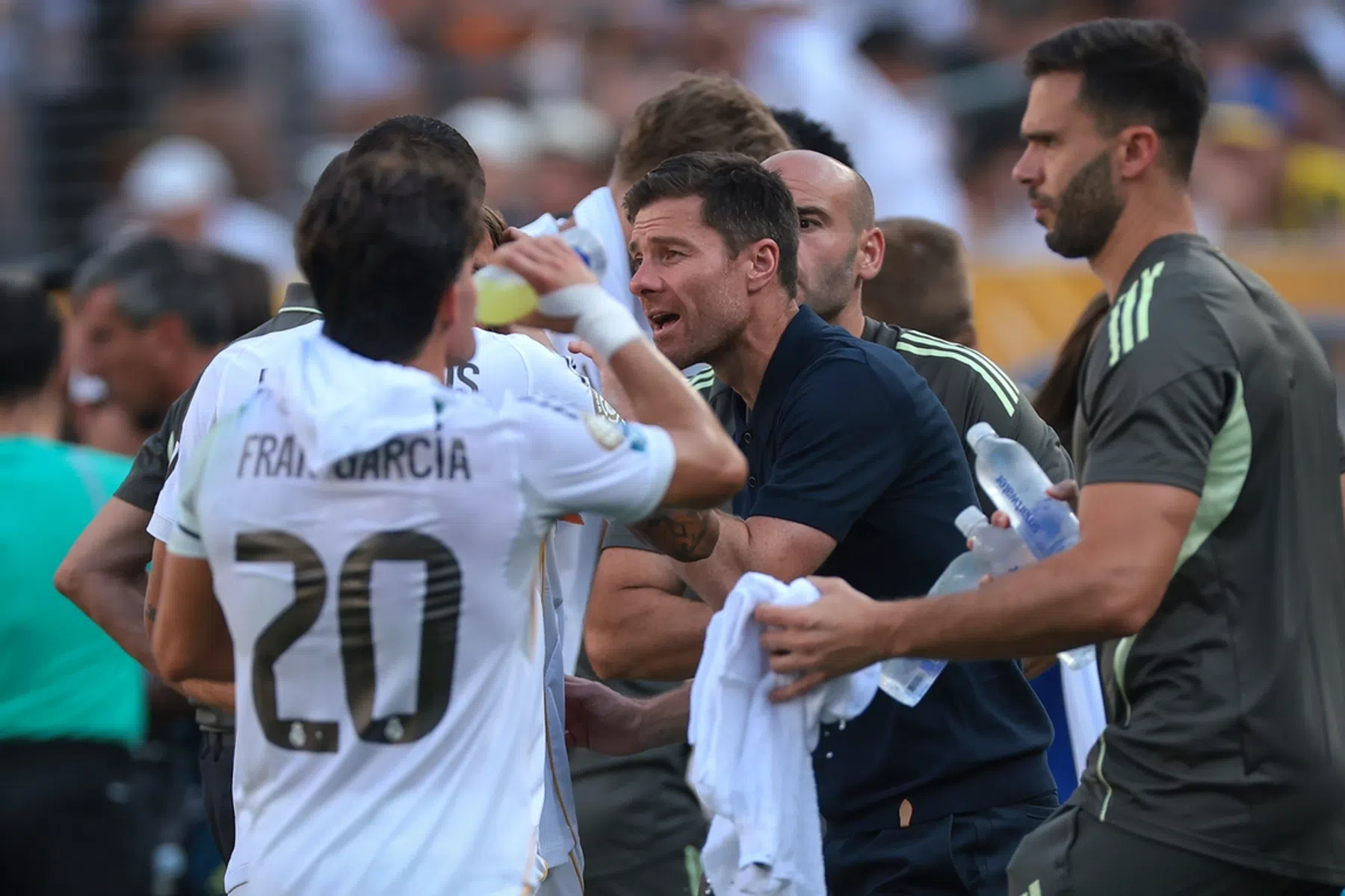 Kovac klaagt over temperatuur en velden: 'Net een golfbaan'