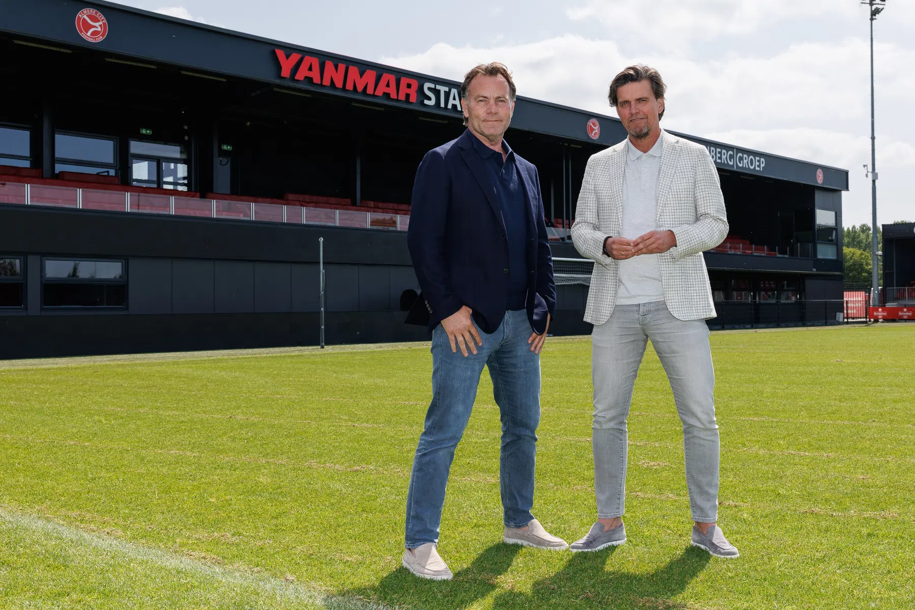 Almere City komt in Japanse handen: naamgever stadion nieuwe eigenaar