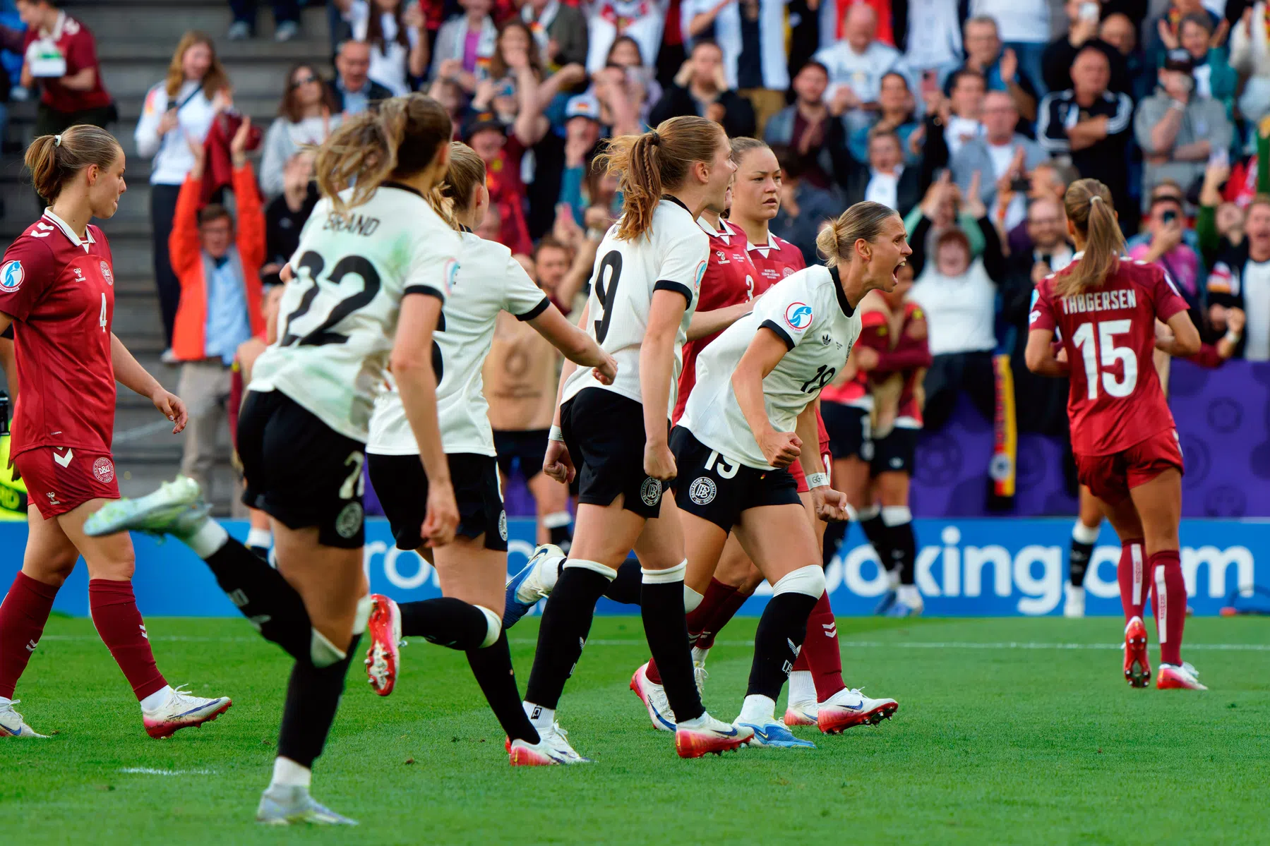 Duitsland volgt Zweden ondanks tegenwind VAR naar kwartfinale