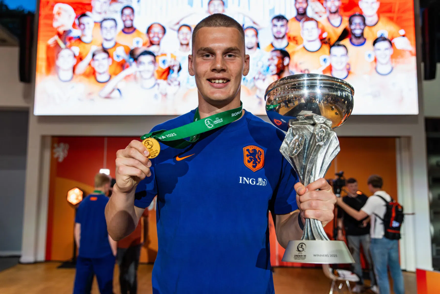 'Bij Jong Ajax? Heerkens zal wel ergens minuten moeten maken'