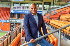 Thumbnail for article: De scout die de wereld over ging, maar nu op zijn plek is in Volendam