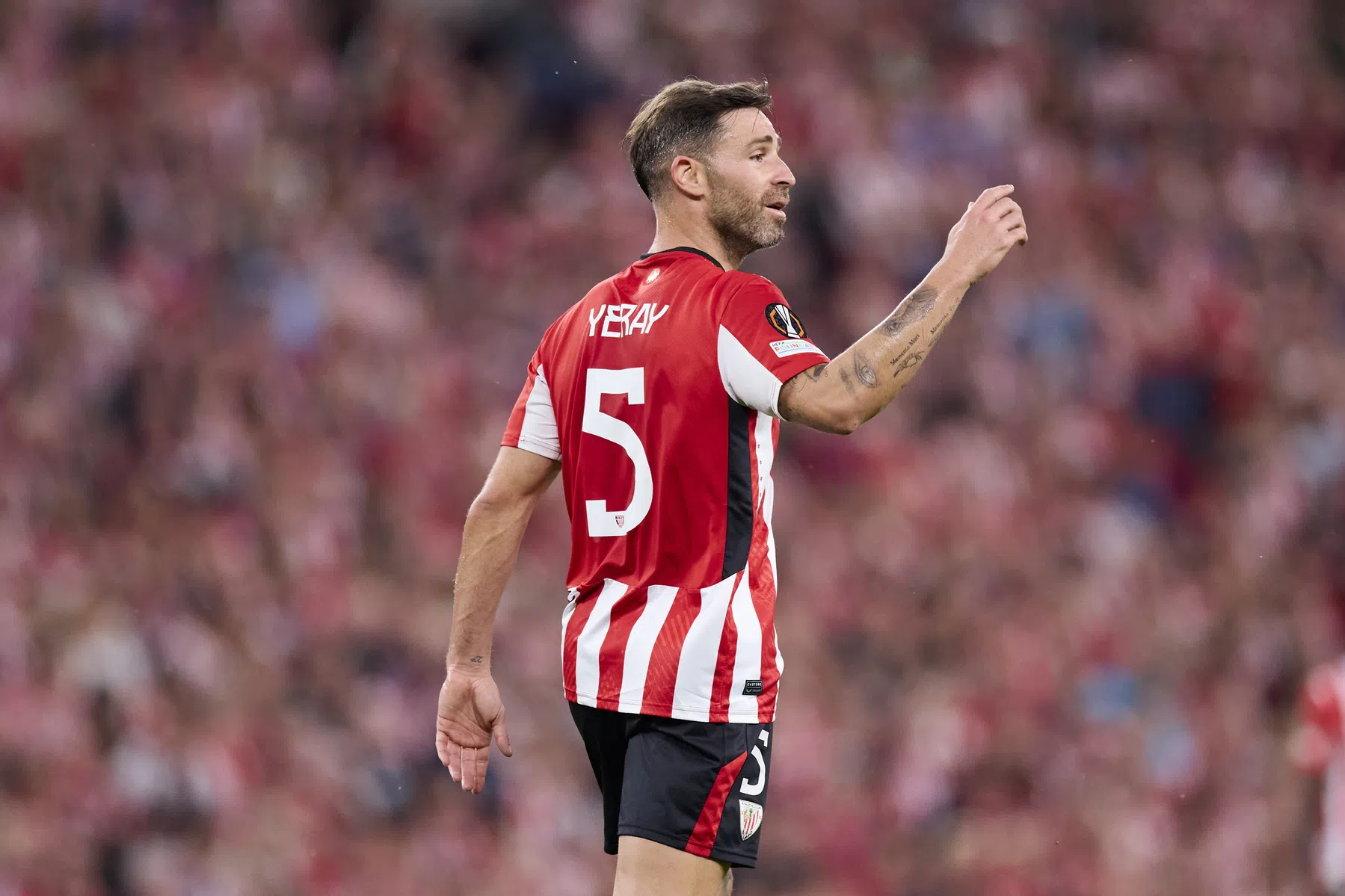 Athletic-verdediger test positief door haaruitvalmedicatie na chemo