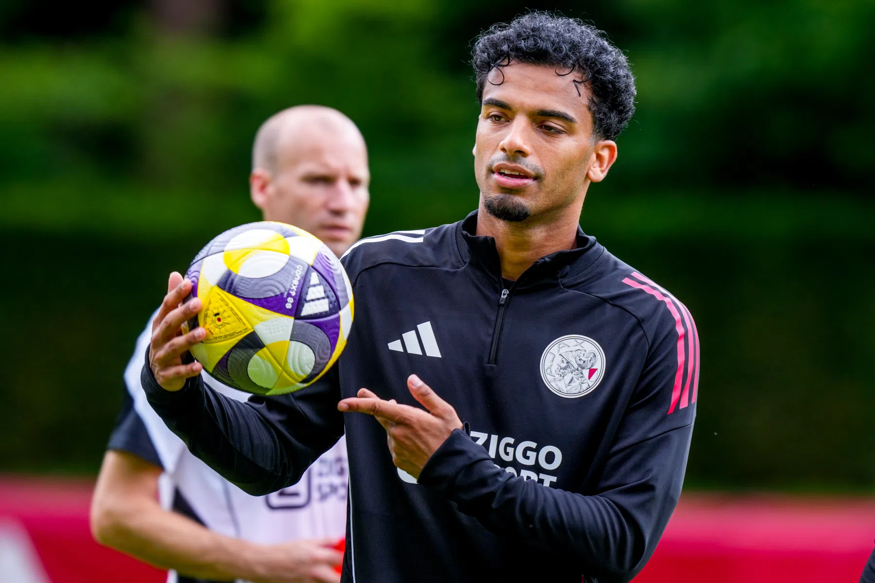 Heitinga prikkelt Wijndal met voorbeeld Kerkez: 'Hij moet het laten zien'
